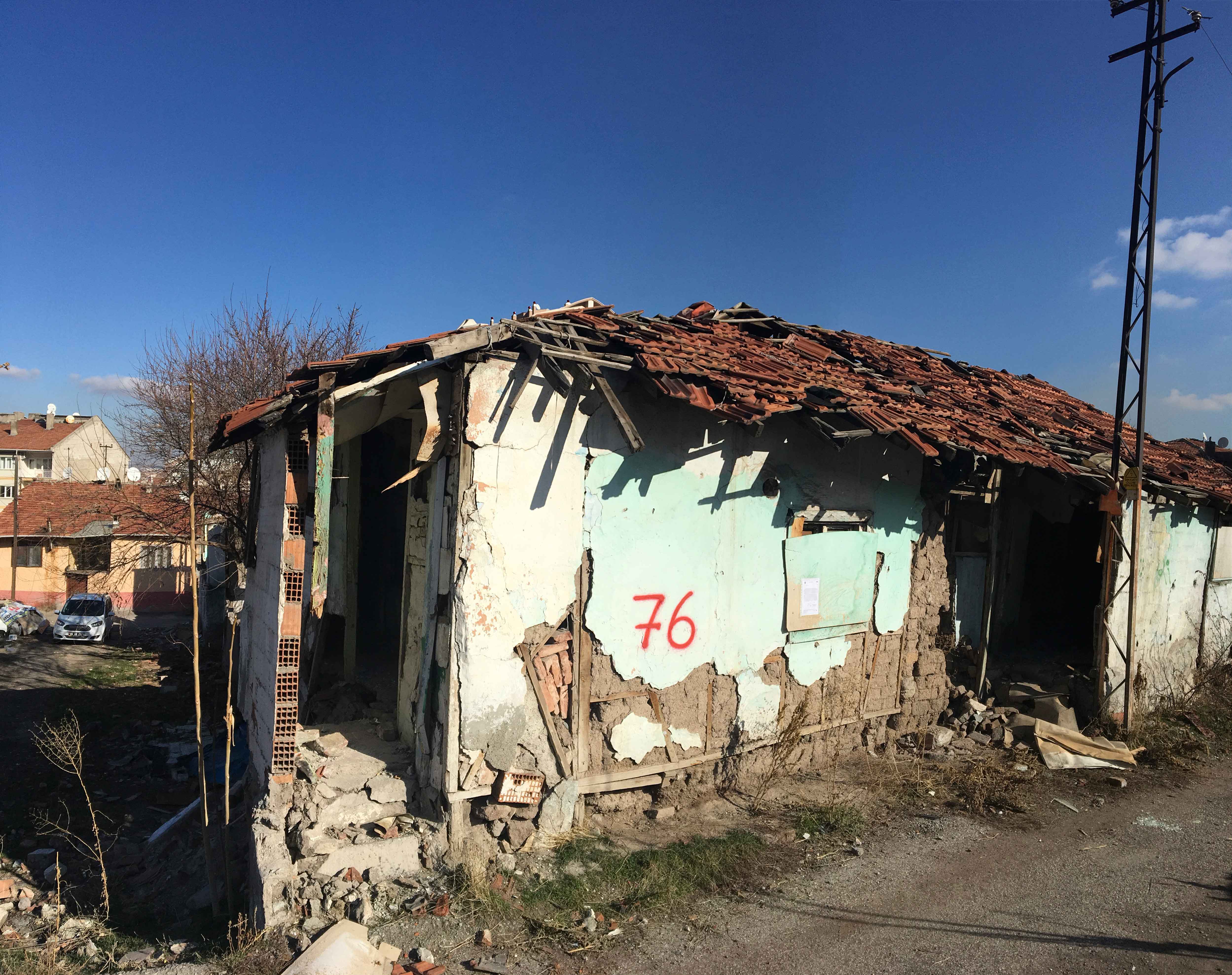 Doğanşehir Küme evleri No:104 adresinde bulunan yapı için tahliye tebligatı