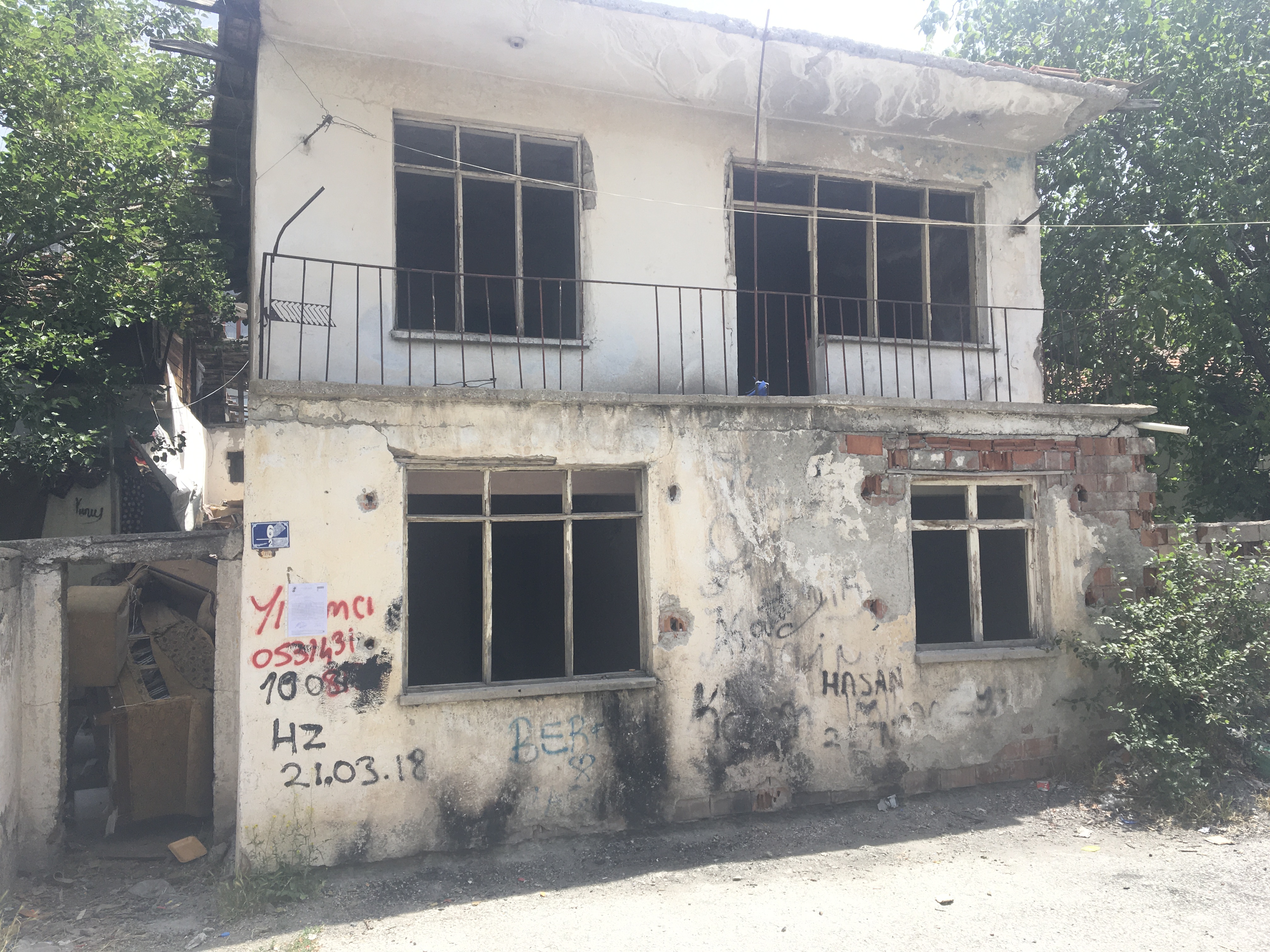 Battalgazi Mahallesi 1836 sokak no 6 da bulunan yapı için tahliye ve yıkım tebligatı