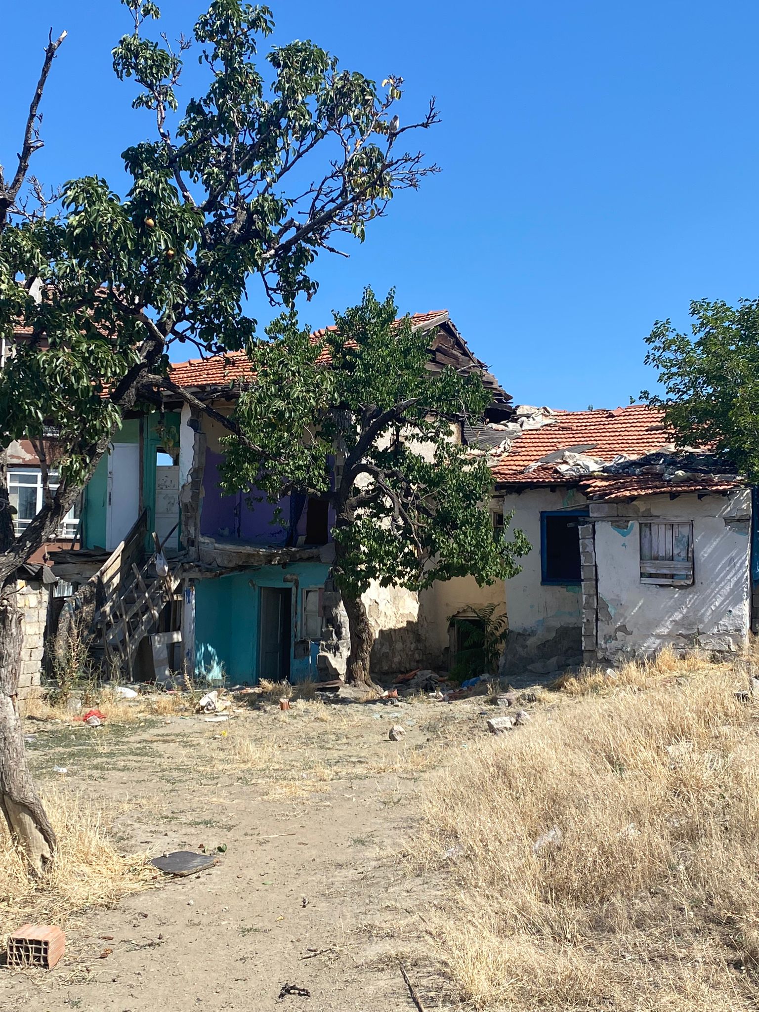 Gültepe Mahallesi Şile Sokak ile 715/1 bulunan yapı için tahliye ve yıkım tebligatı