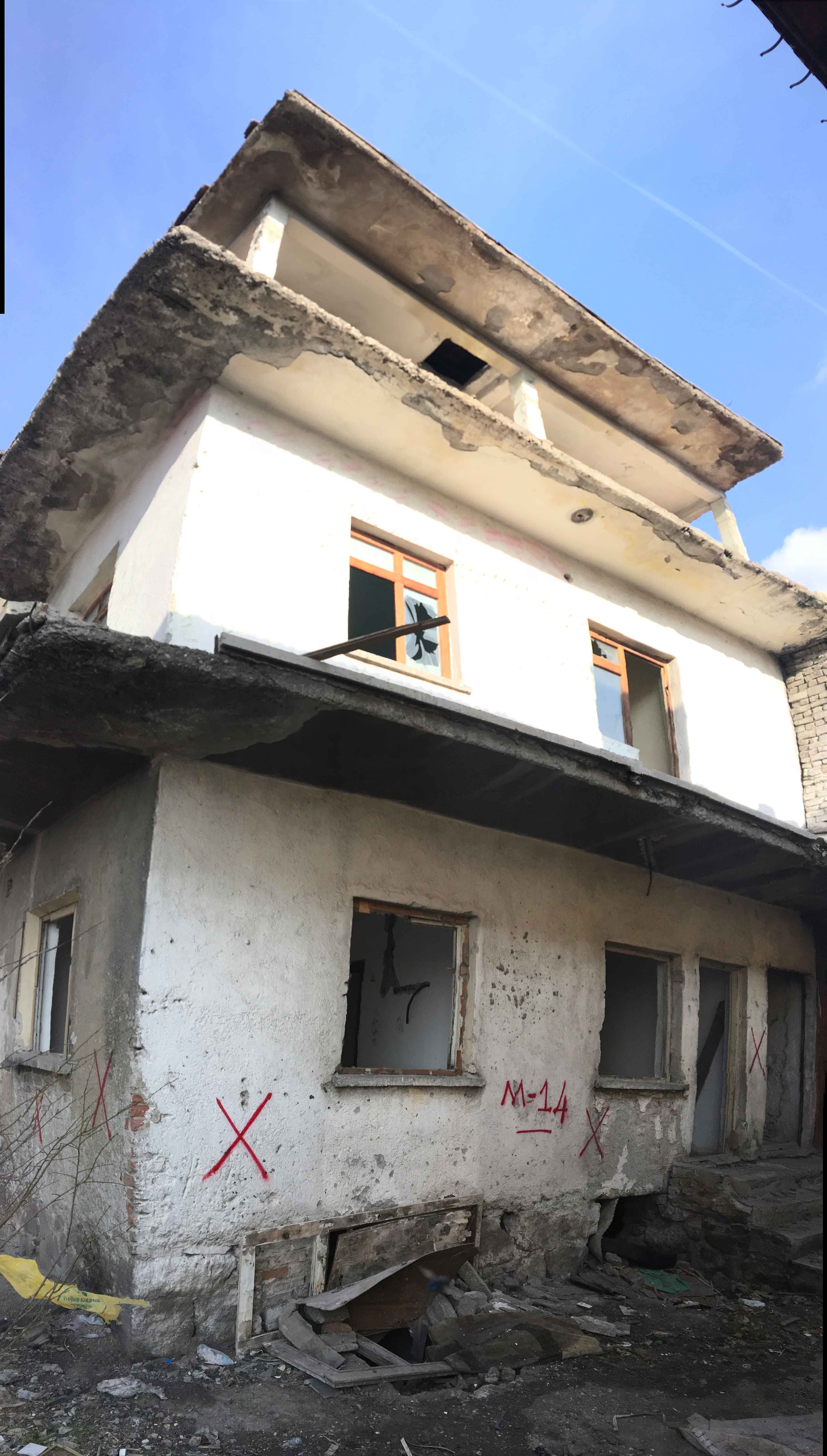 Ulubey Mahallesi No:7/15 adresinde bulunan yapı için tahliye ve yıkım tebligatı