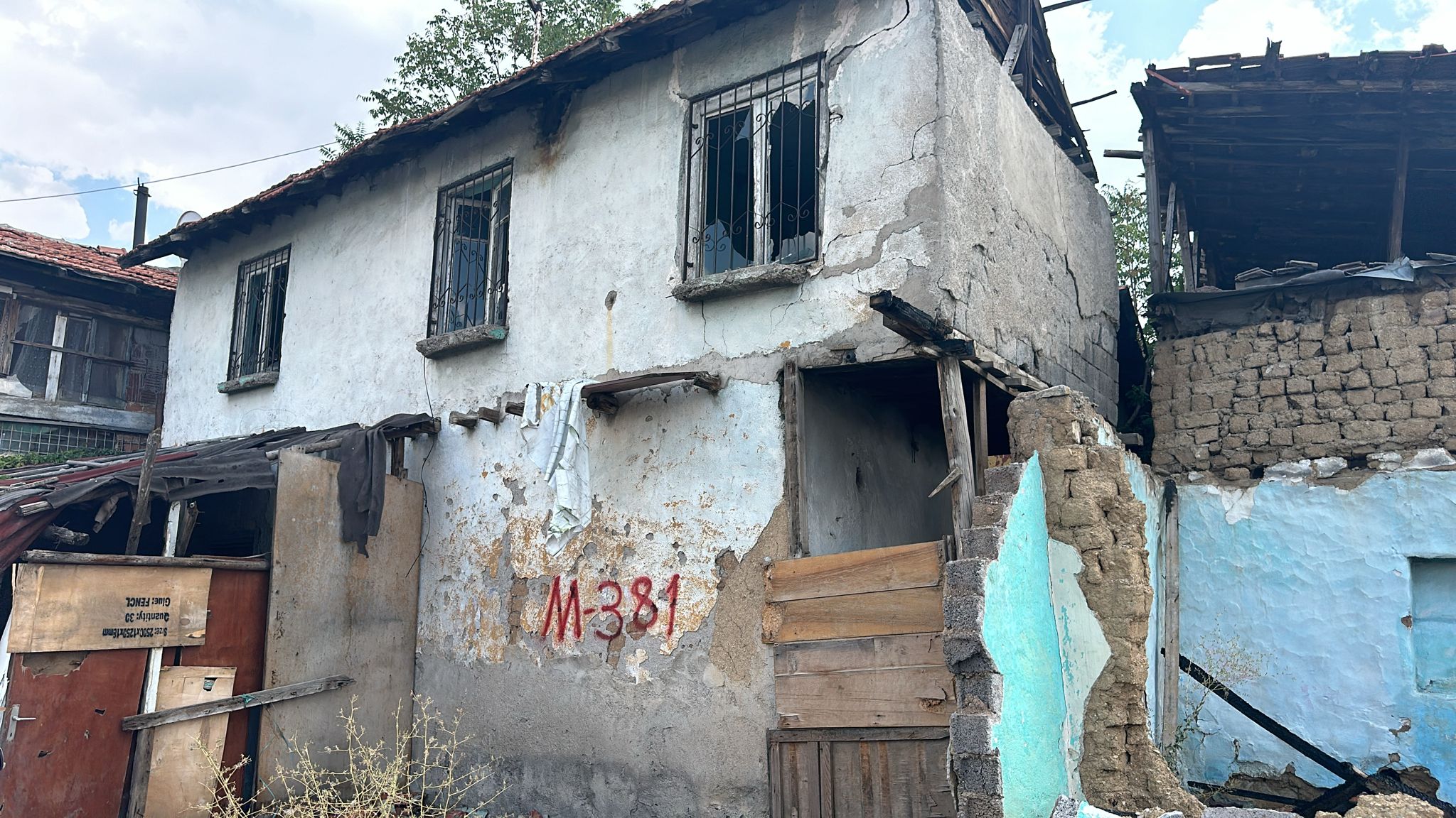 Gültepe Mahallesi 715/3.Sokak No:14 Yıkım Tebligatı