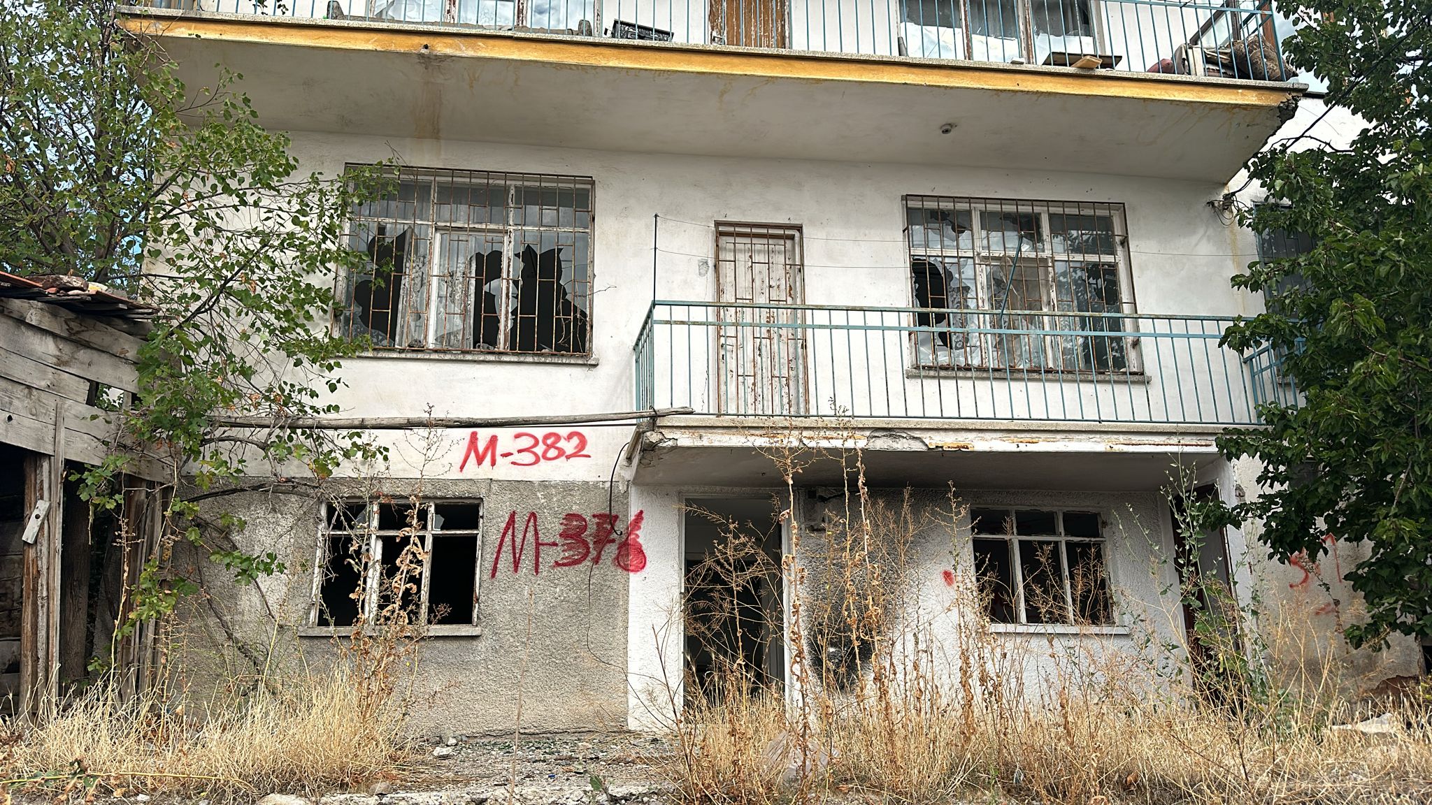 Feridun Çelik Mahallesi 1778.Sokak No:35/B ve No:11 Yıkım Tebligatı