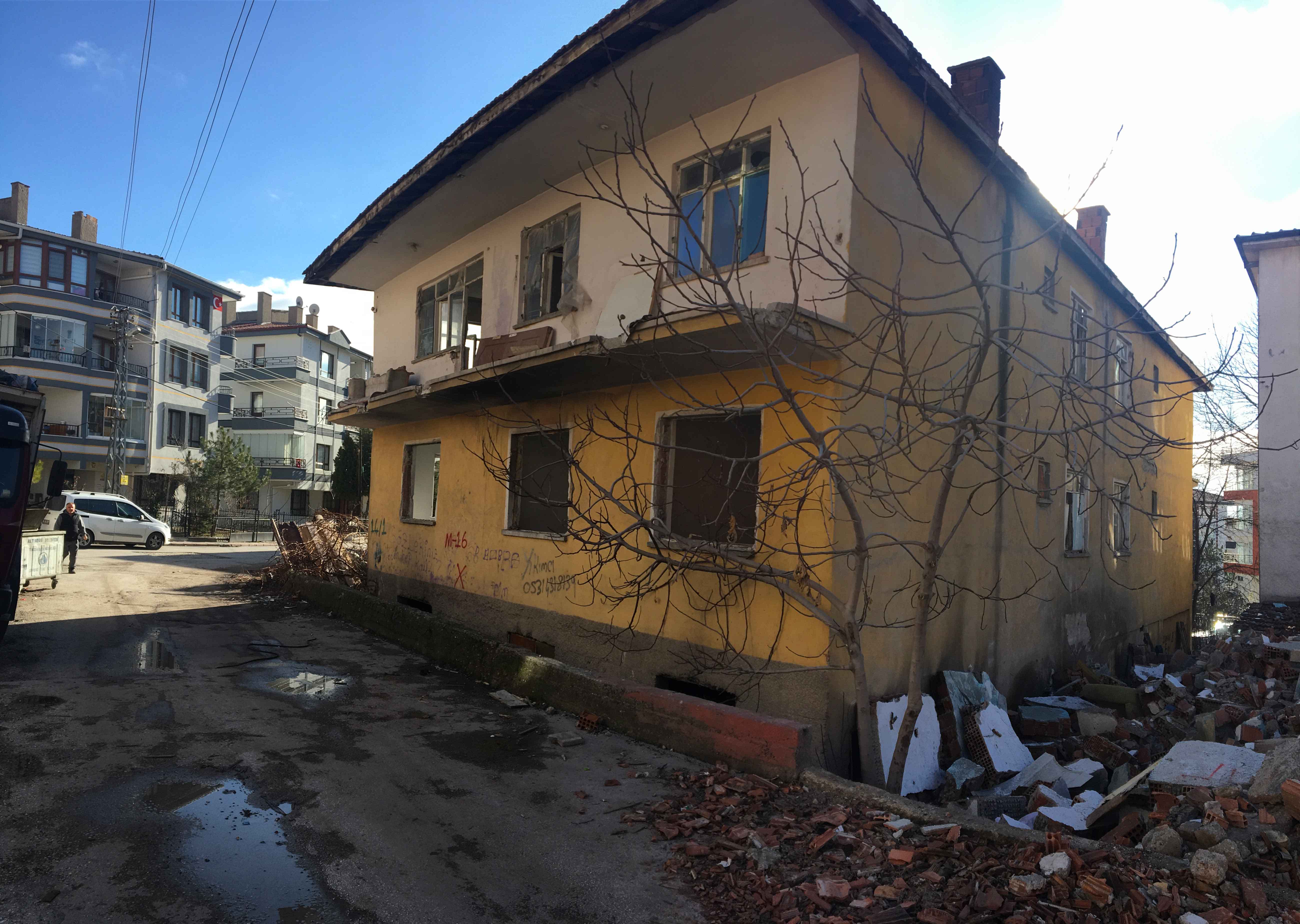 Battalgazi Mahallesi 1024 Sokak No:5 adresinde bulunan yapı için tahliye tebligatı