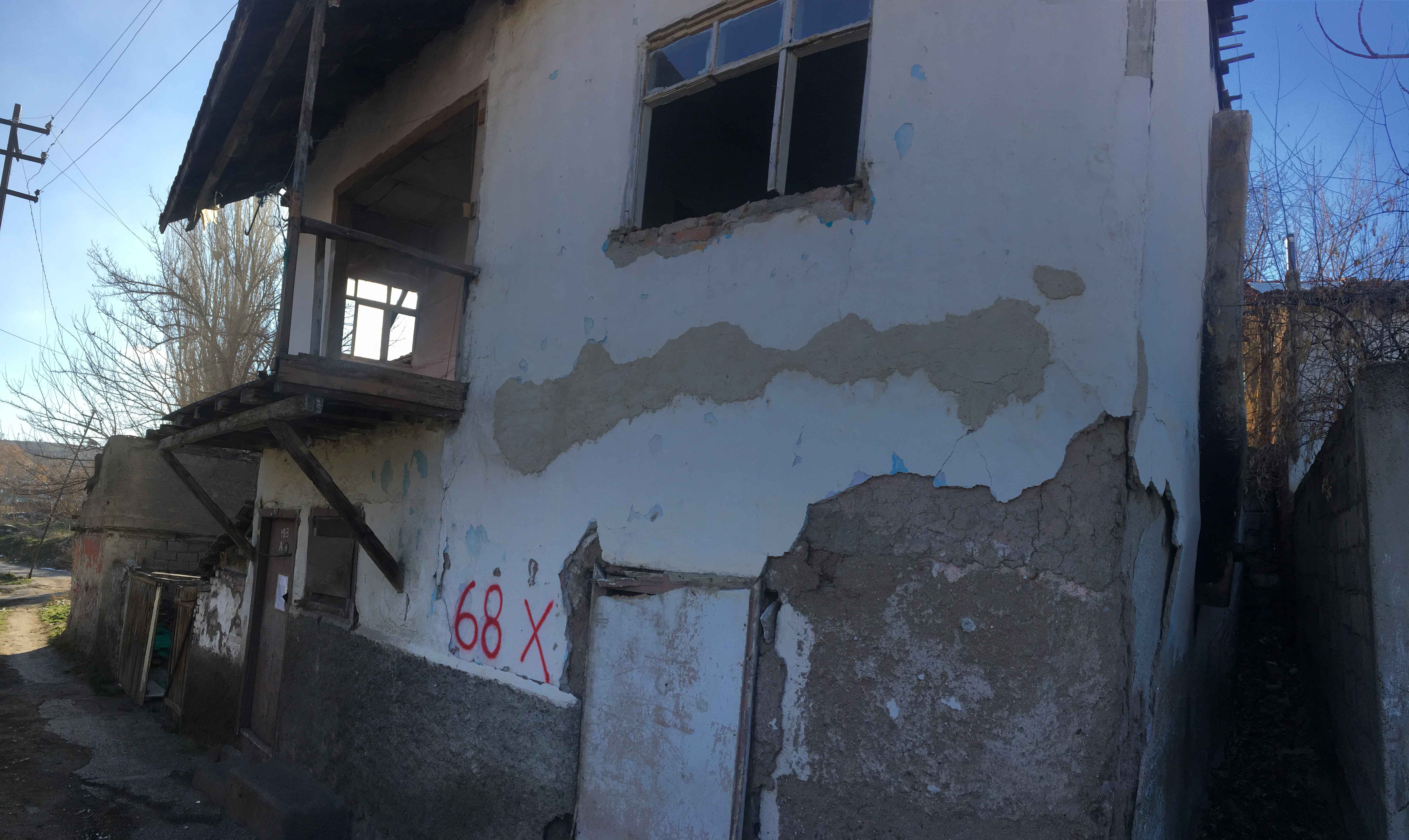 Doğanşehir Küme evleri No:183 adresinde bulunan yapı için yıkım tebligatı