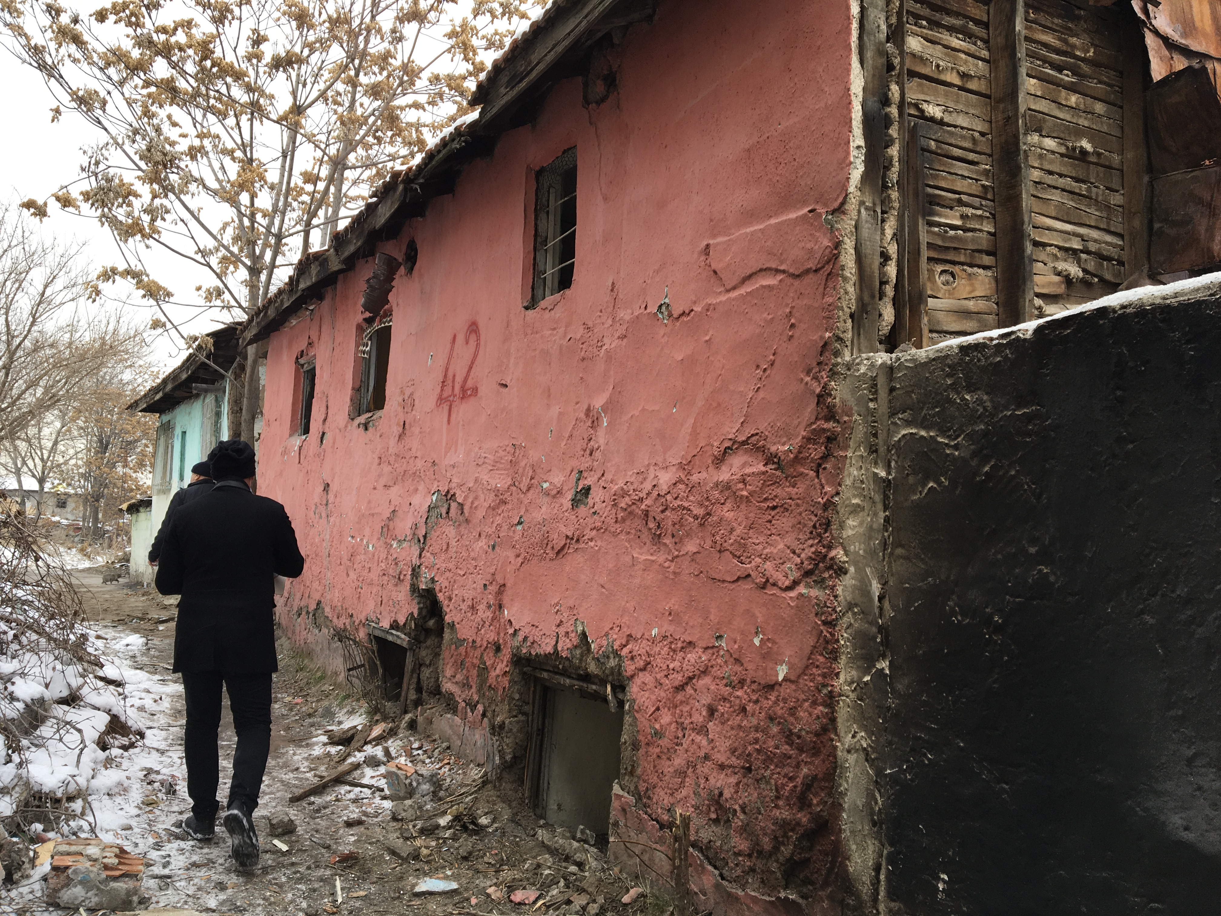 Atıfbey Mahallesi Sinanpaşa Sokak No: 268 adresinde bulunan yapı için tahliye ve yıkım tebligatı