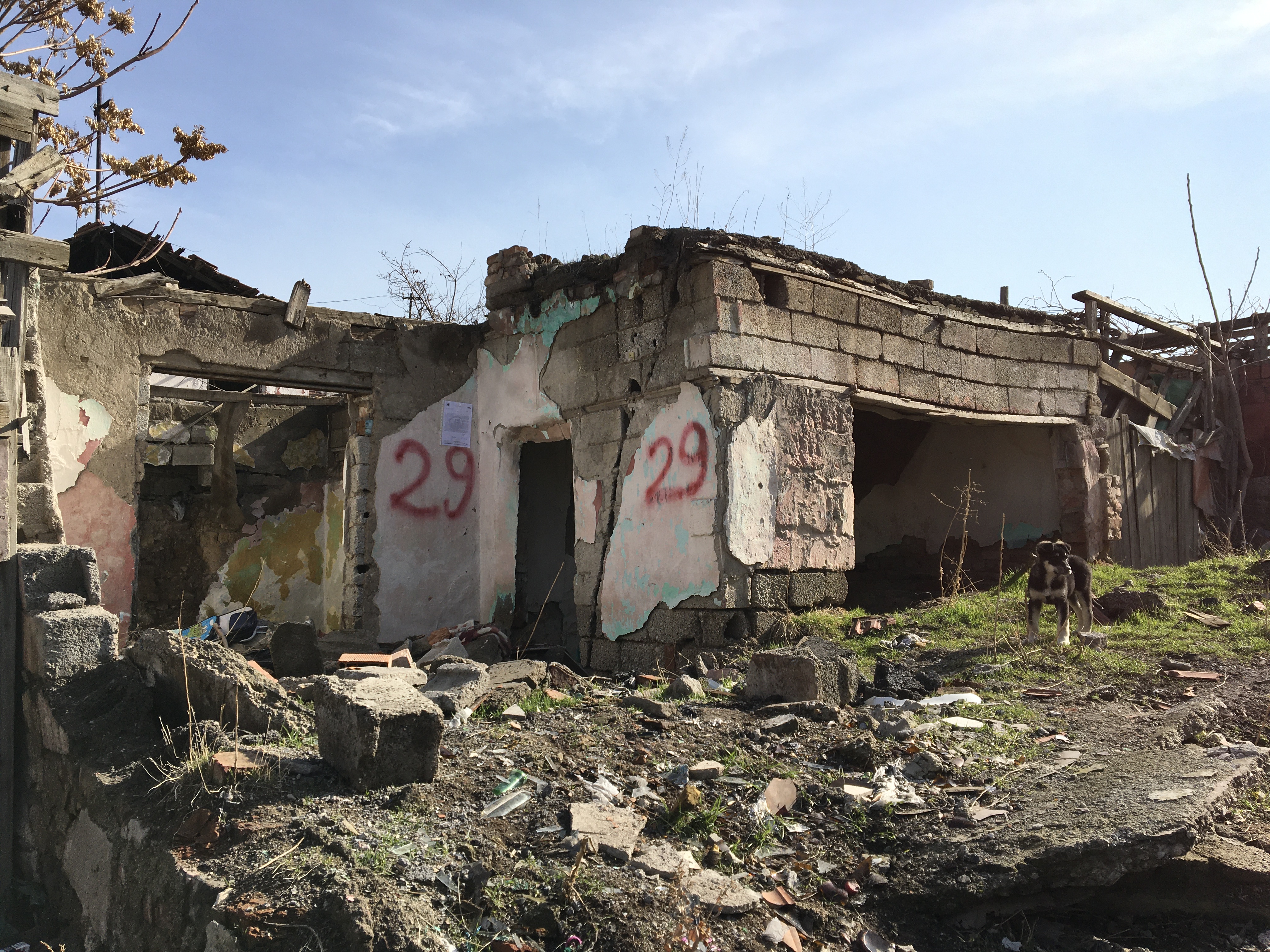 Atıfbey Mahallesi 120. Sokak No: 212 adresinde bulunan yapı için tahliye ve yıkım tebligatı