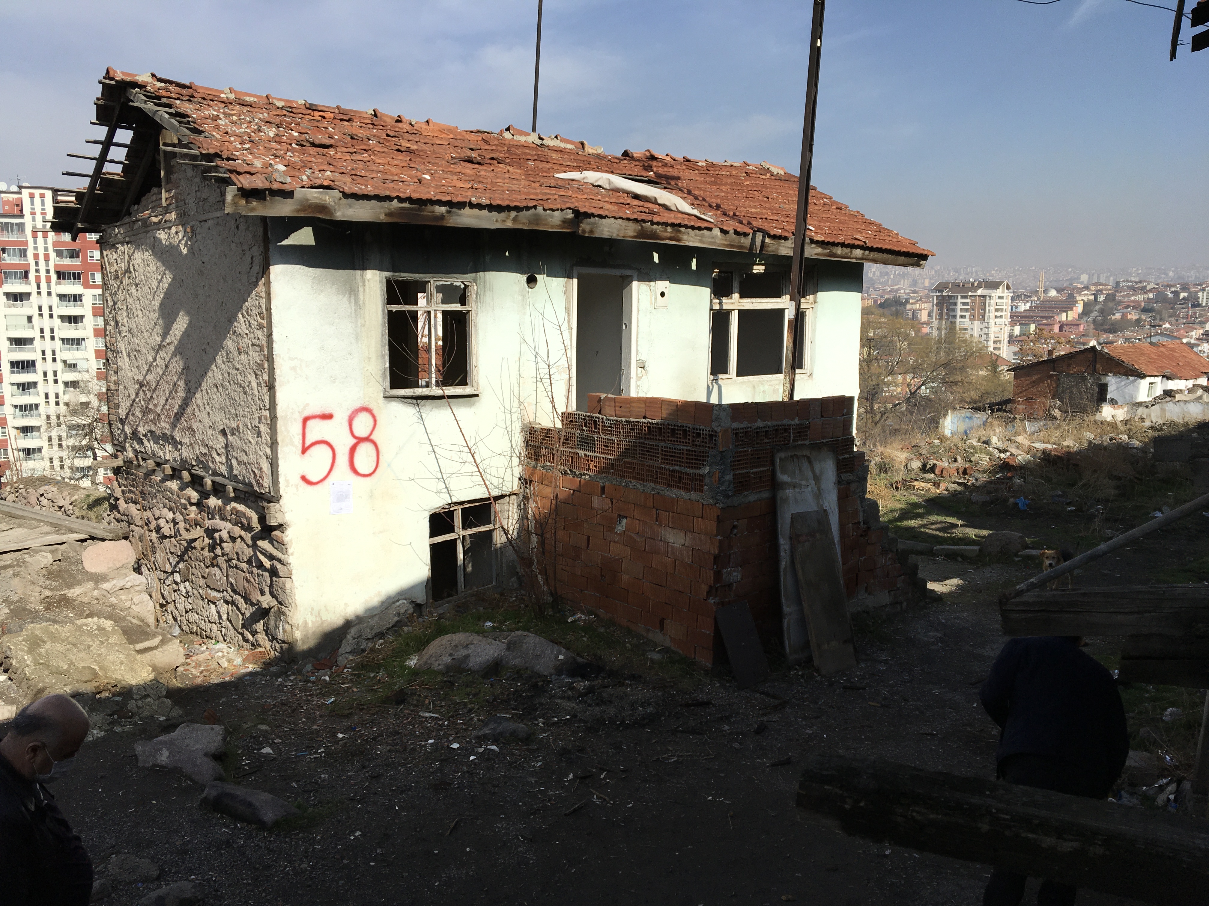 Atıfbey Mahallesi 65. Sokak No: 185 adresinde bulunan yapı için tahliye ve yıkım tebligatı