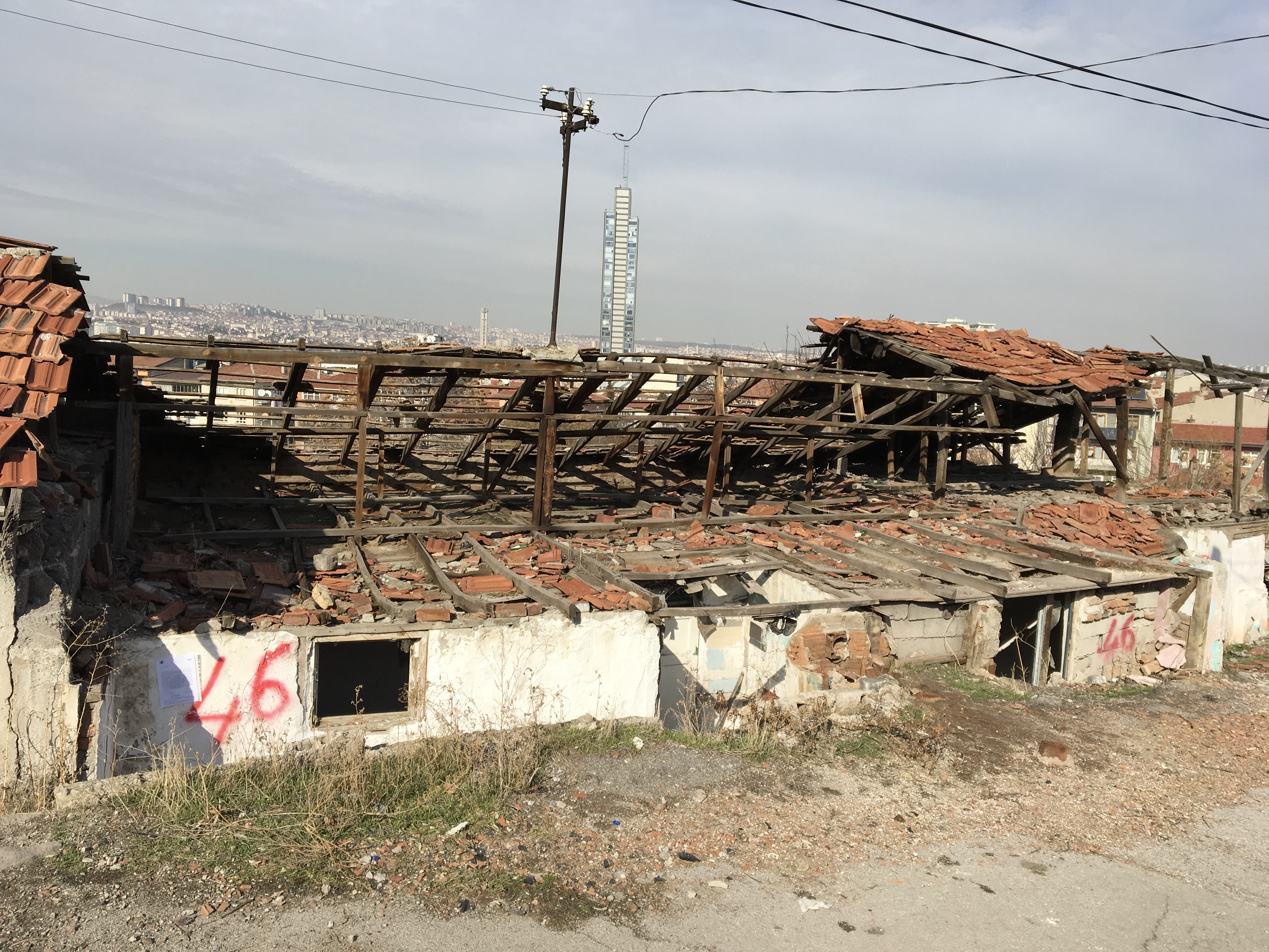 Atıfbey Mahallesi 81. cadde No: 9 adresinde bulunan yapı için tahliye ve yıkım tebligatı