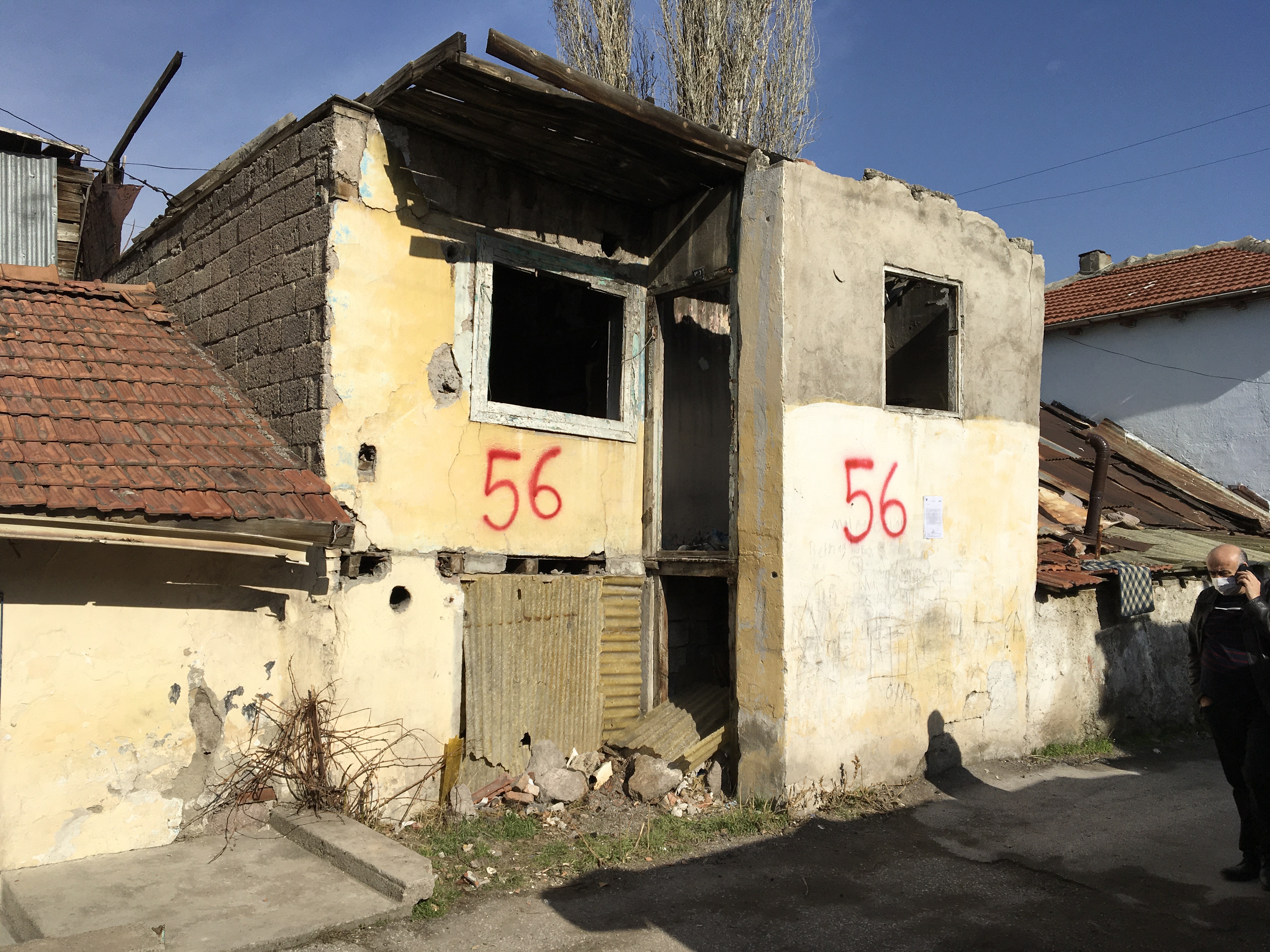 Atıfbey Mahallesi Doğanşehir Küme Evleri No: 121 adresinde bulunan yapı için tahliye ve yıkım tebligatı