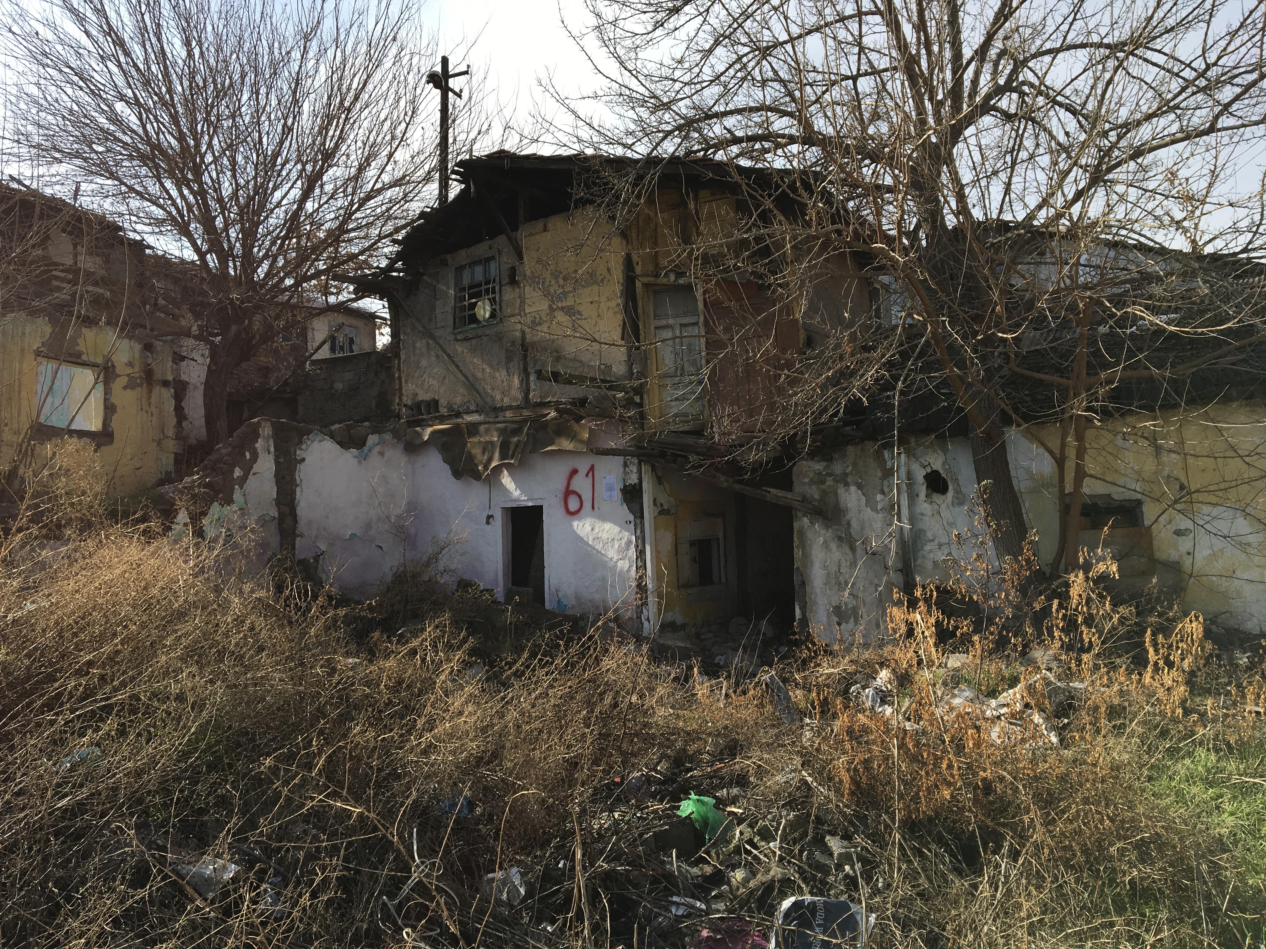 Atıfbey Mahallesi Doğanşehir Küme Evleri No: 185 adresinde bulunan yapı için tahliye ve yıkım tebligatı
