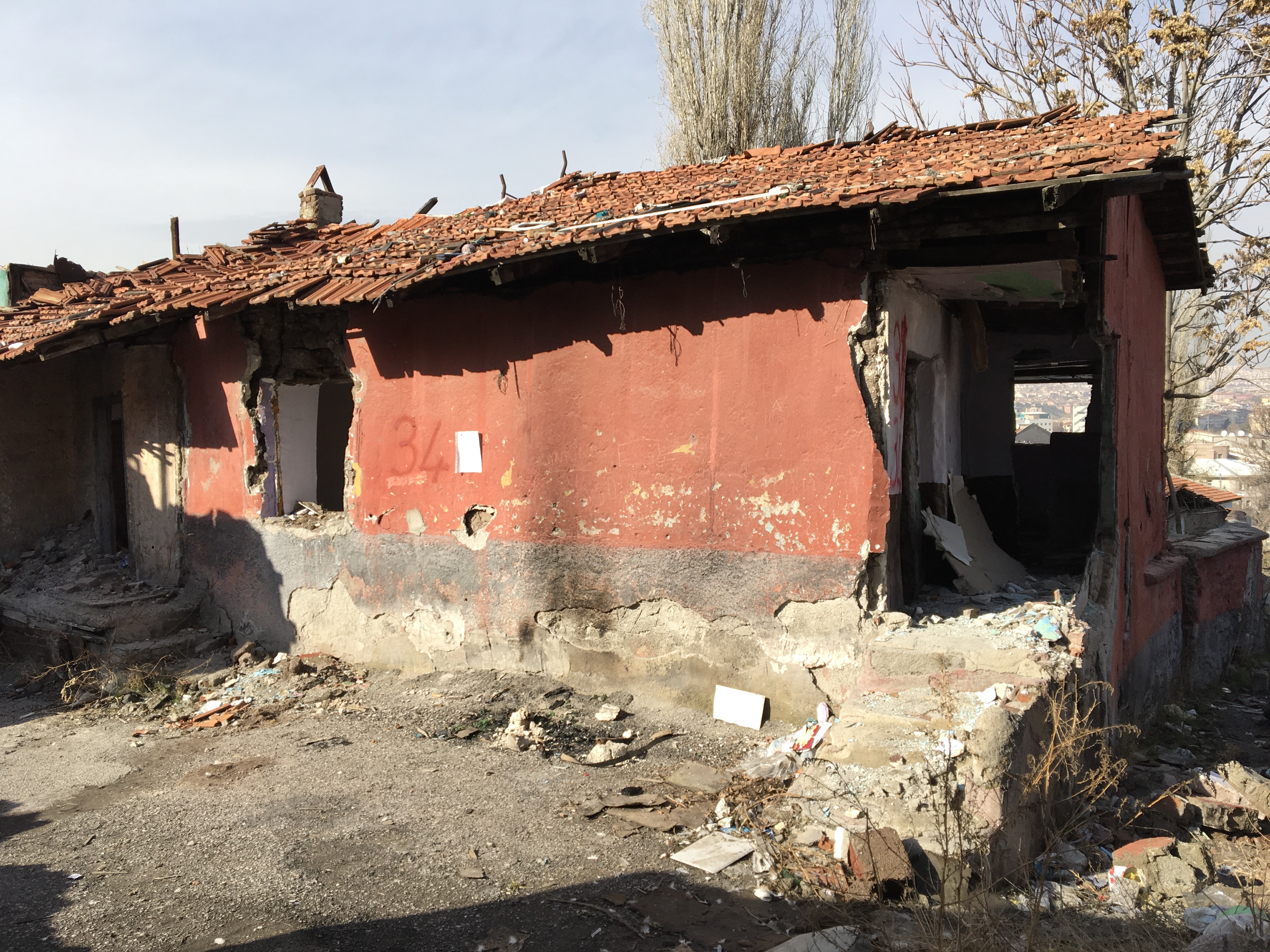 Atıfbey Mahallesi Sinanpaşa Sokak No: 254 adresinde bulunan yapı için tahliye ve yıkım tebligatı