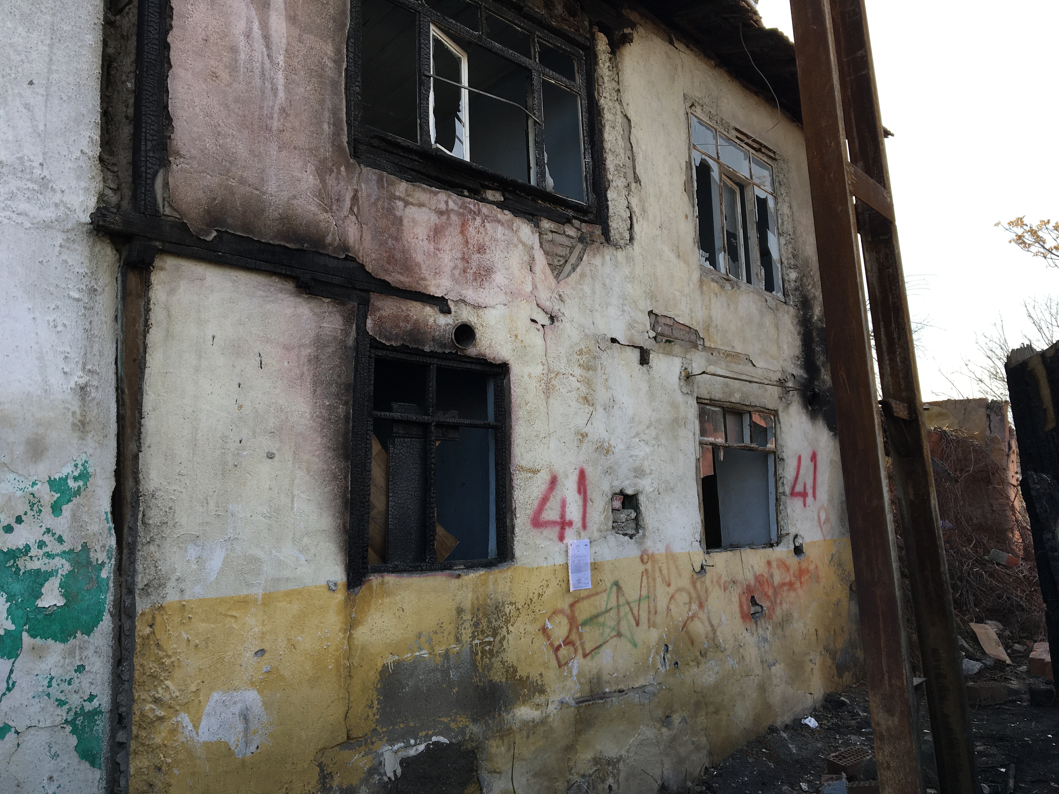 Atıfbey Mahallesi 100. Sokak No: 266 adresinde bulunan yapı için tahliye ve yıkım tebligatı