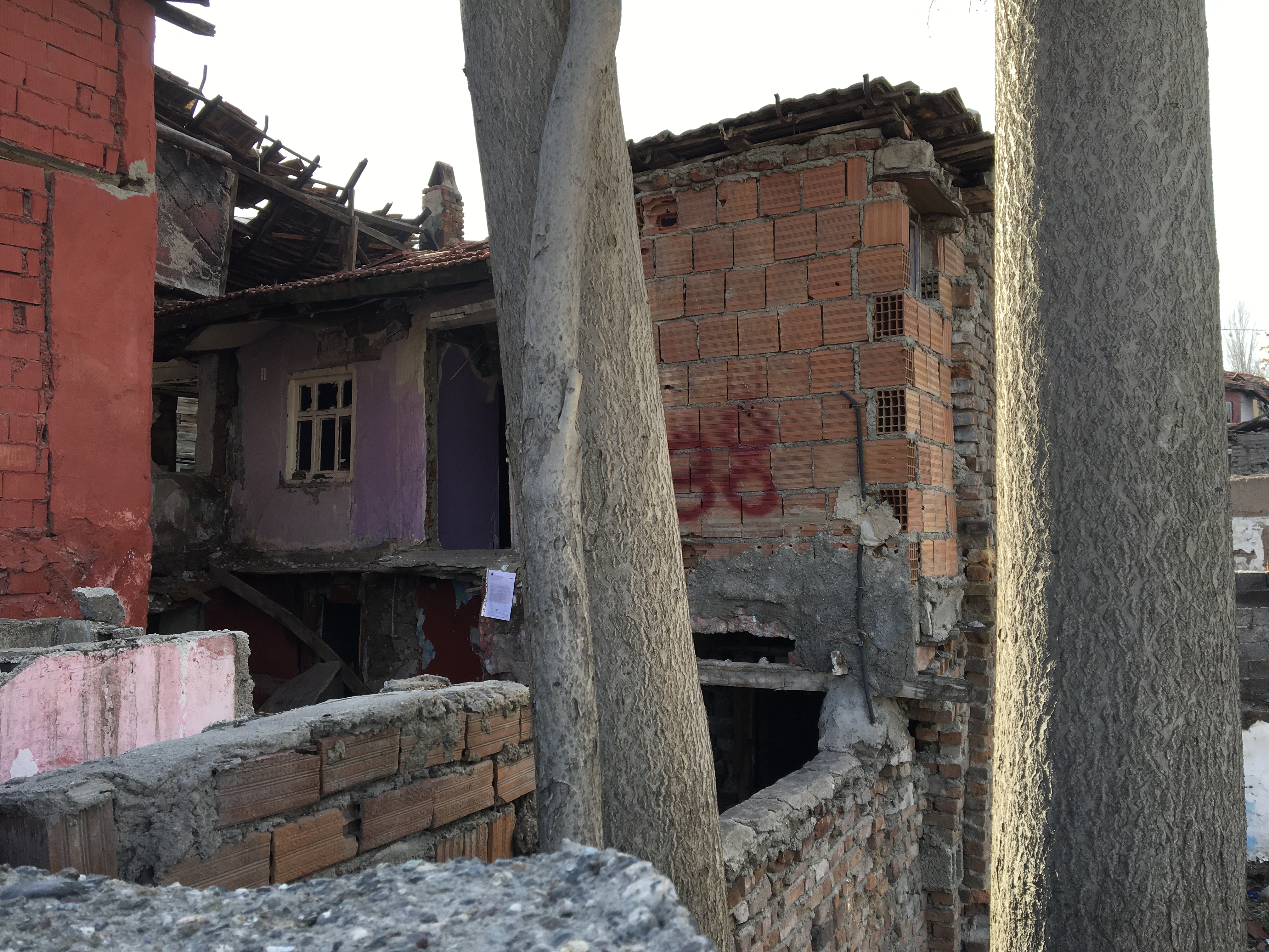 Atıfbey Mahallesi Sinanpaşa Sokak No: 254 adresinde bulunan yapı için tahliye ve yıkım tebligatı