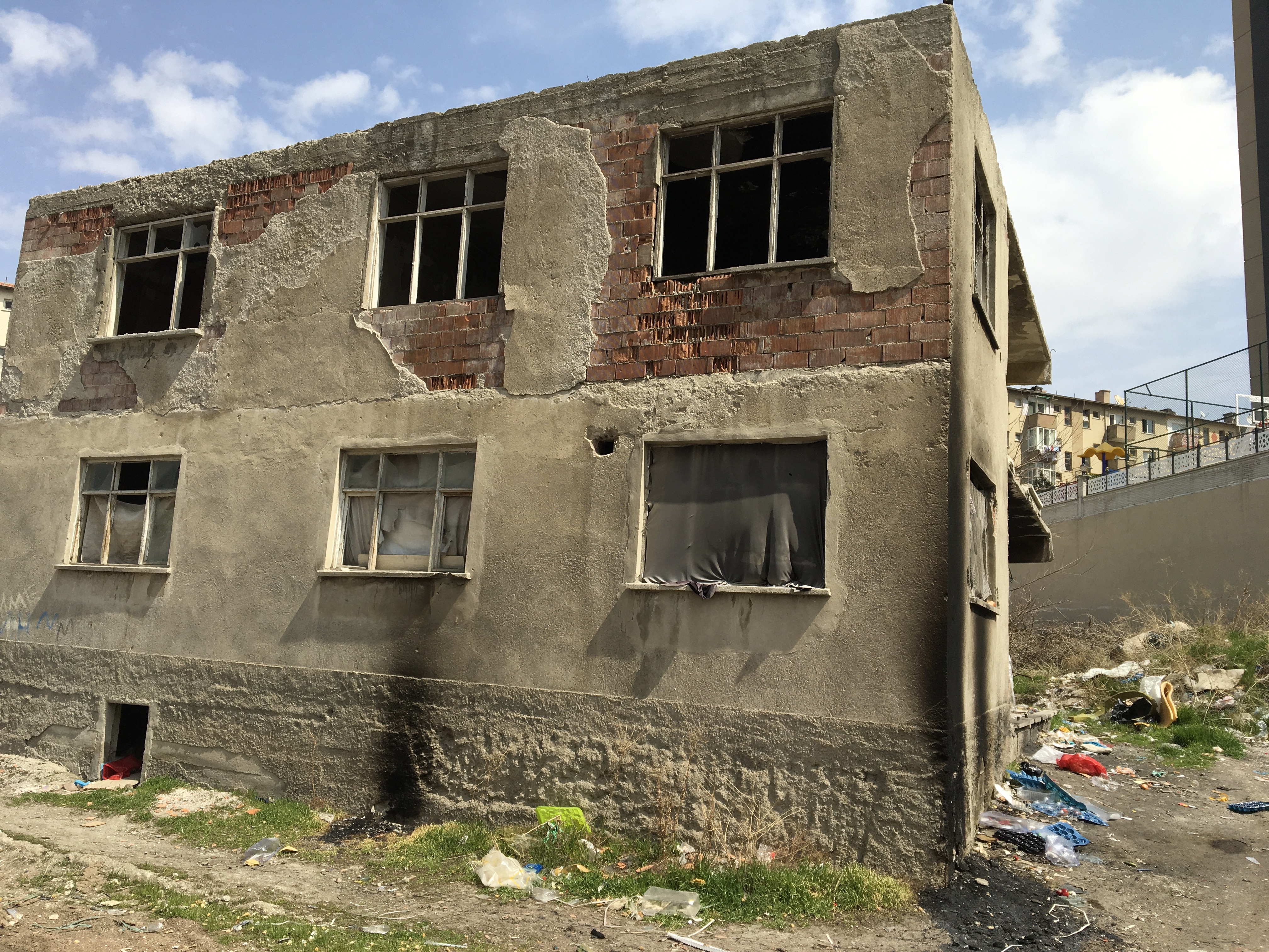 Güneşevler Mah. 803. Sokak üzerinde bulunan yapı için tahliye ve yıkım tebligatı