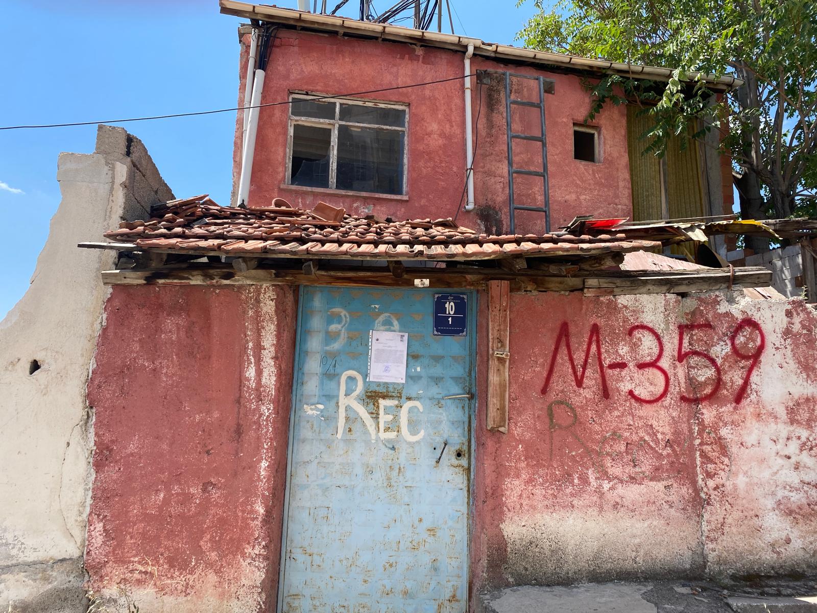 Doğantepe Mahallesi 1372.Sokak (1374/4.Sokak) No:10-10/1 Yıkım Tebligatı