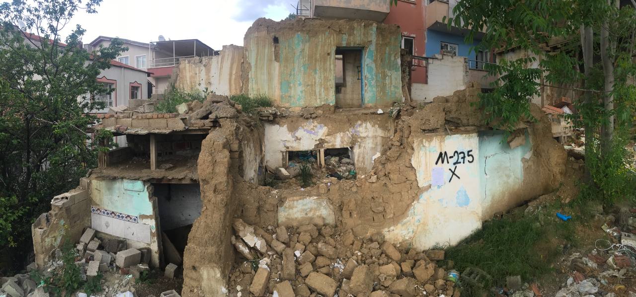 Gültepe Mahallesi Kartopu Sokak Yıkım Tebligatı 3