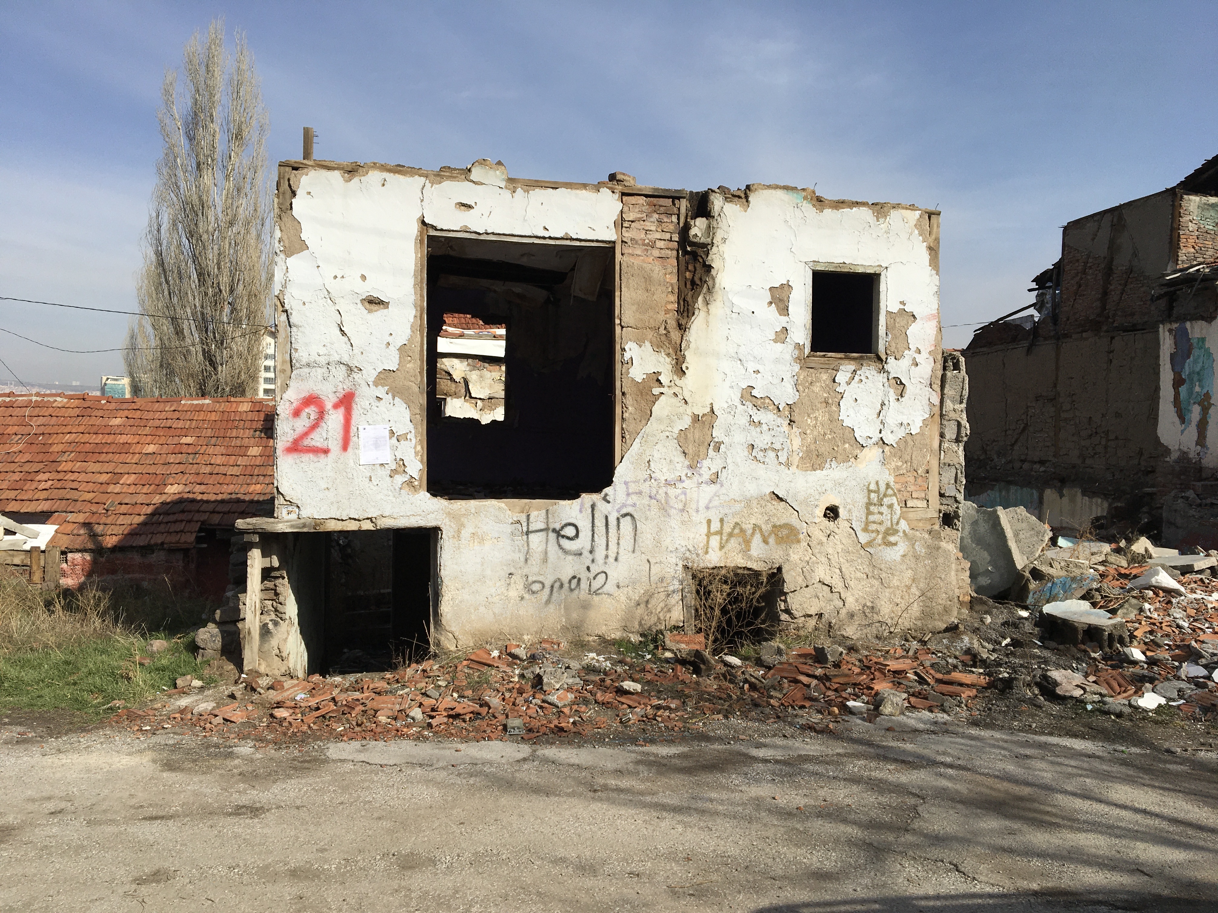 Atıfbey Mahallesi 100. Sokak No: 280 adresinde bulunan yapı için tahliye ve yıkım tebligatı
