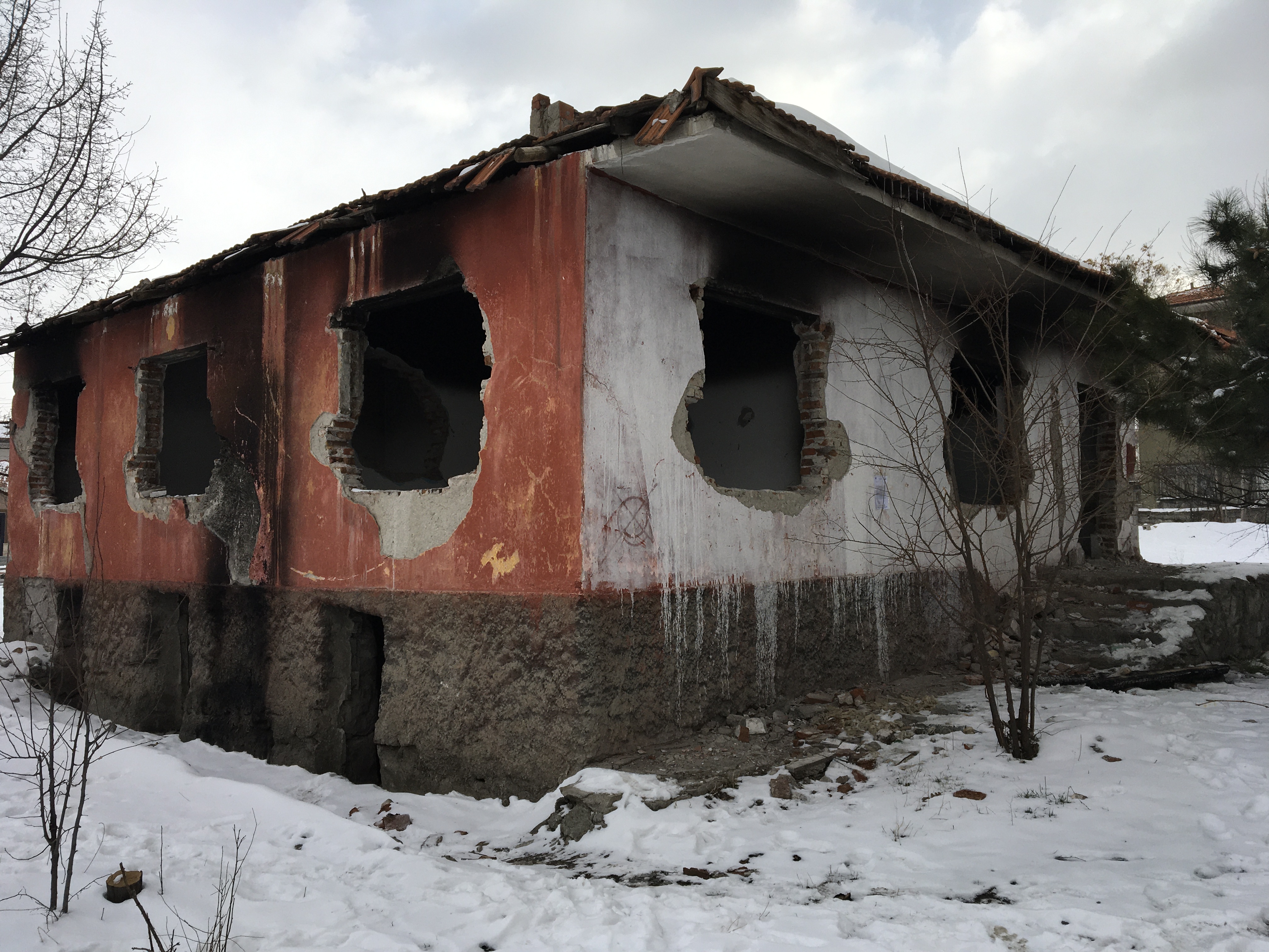 Battalgazi Mahallesi 951-1 Sokak No:16 adresinde bulunan yapı için tahliye ve yıkım tebligatı