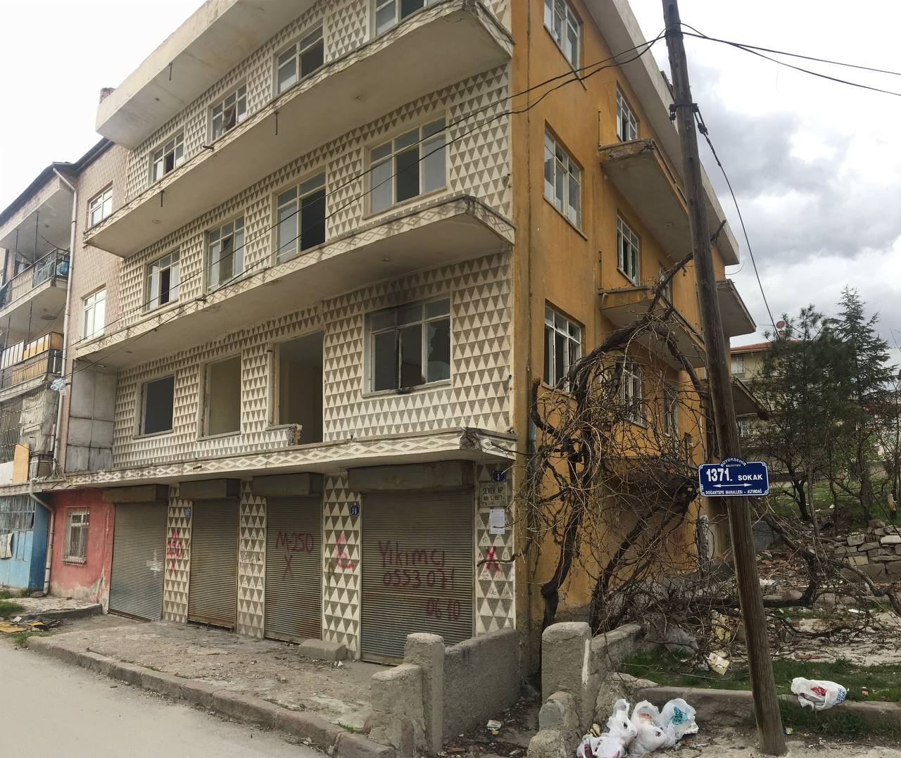 Doğantepe Mahallesi 1371 Sokak Yıkım Tebligatı