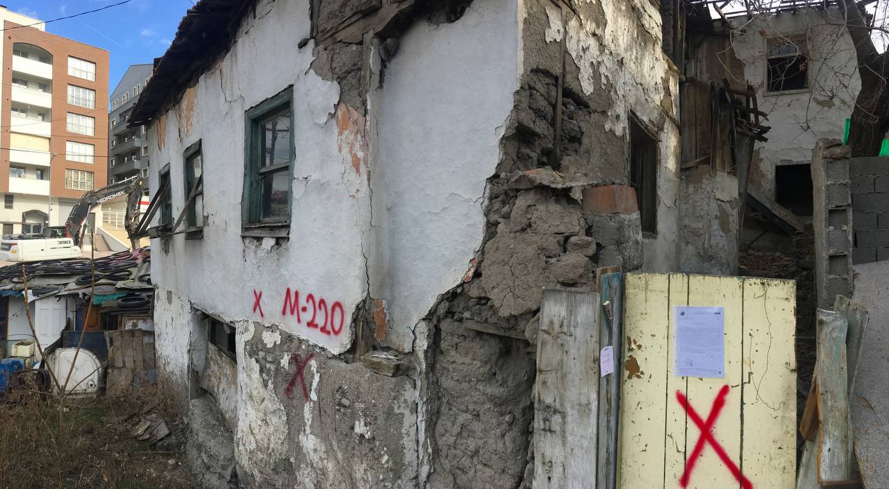 Hacettepe Mahallesi Dernek Sokak Yıkım Tebligatı