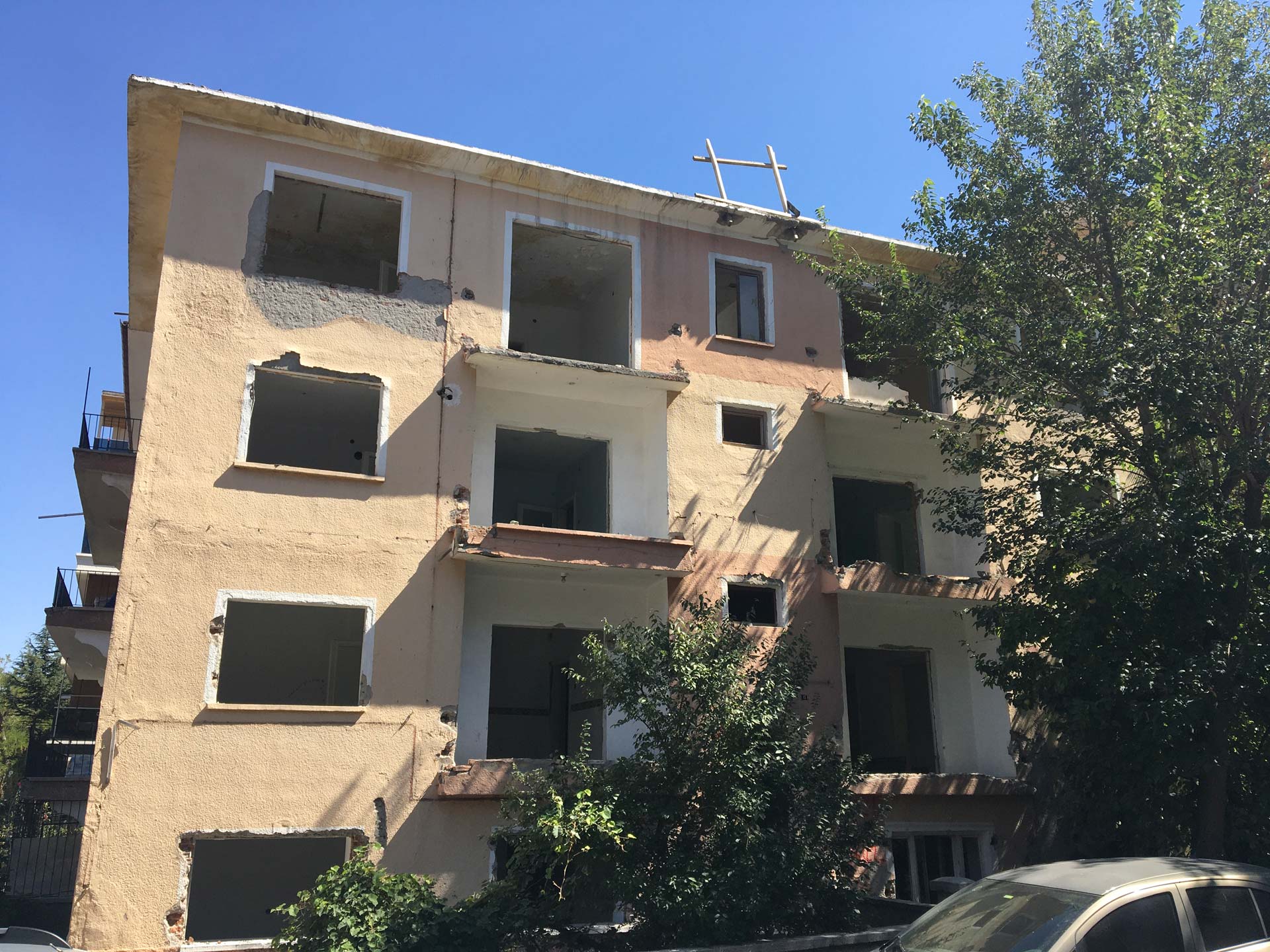 Aydınlıkevler Mahallesi Duygulu Sokak Yıkım Tebligatı