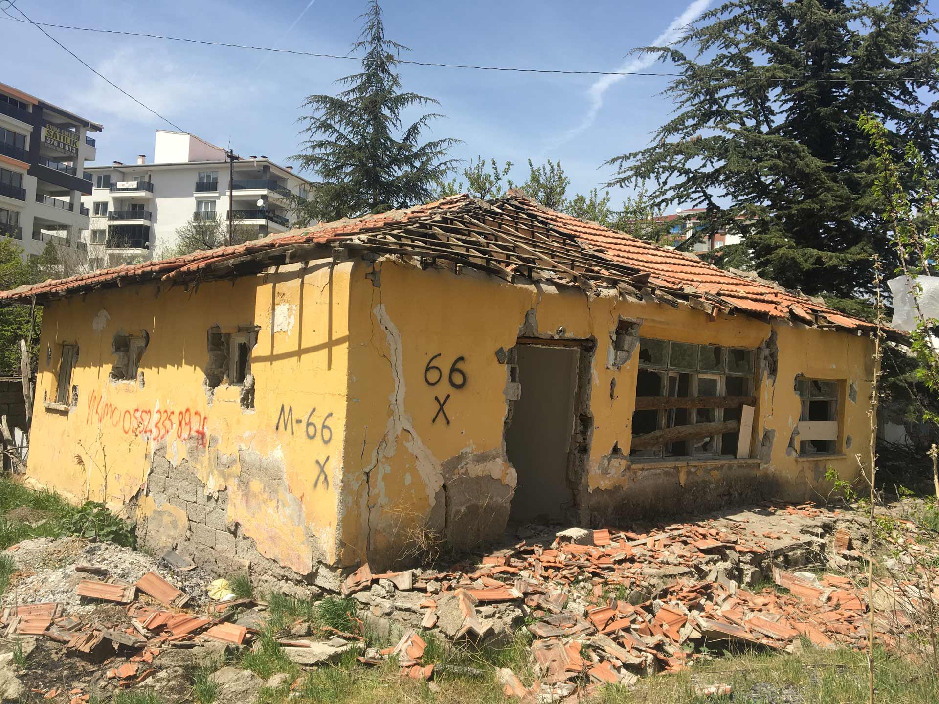 Feridun Çelik Mahallesi 1703 Cadde Yıkım Tebligatı