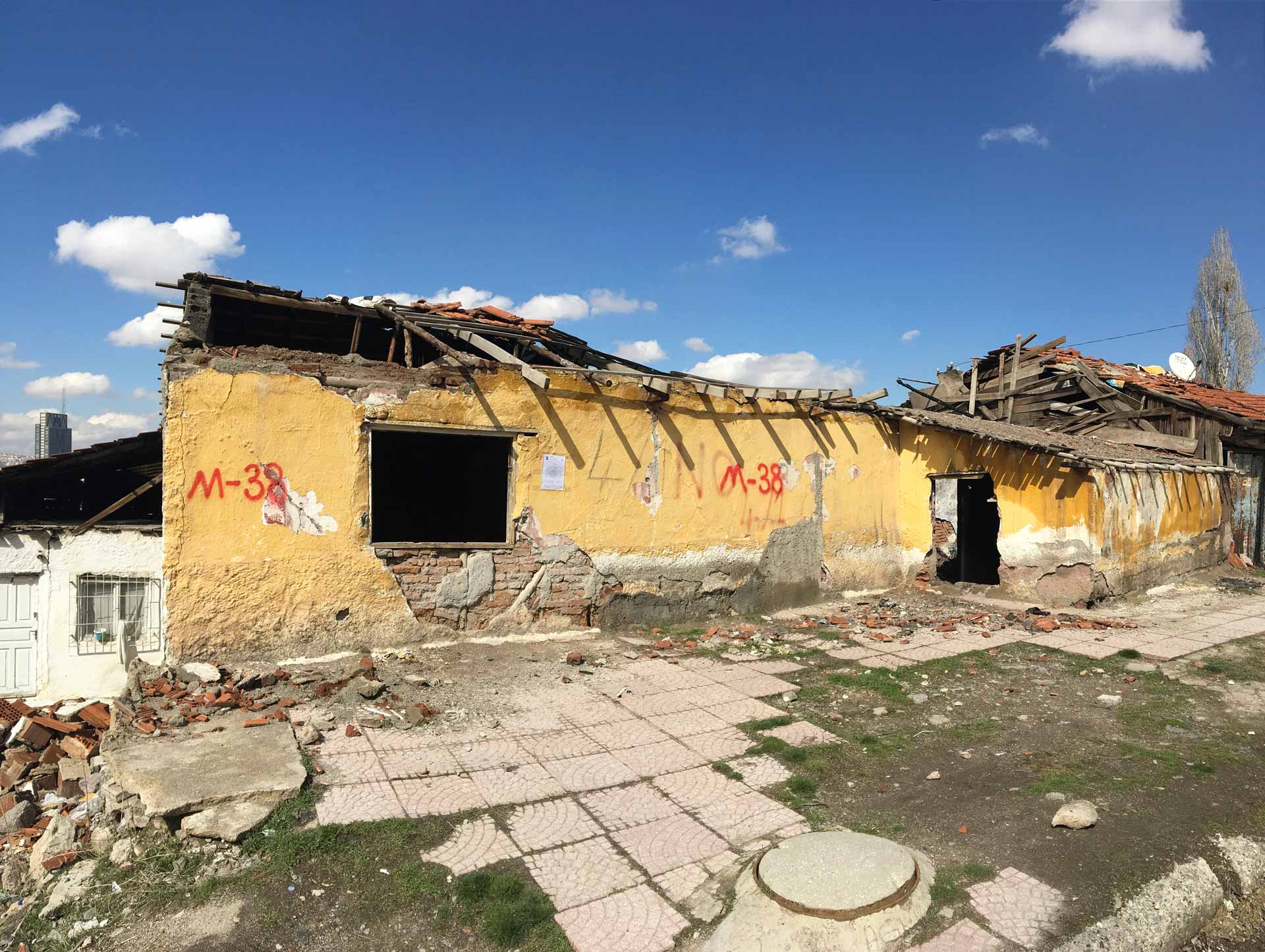 Gültepe Mahallesi Şehit Talip Yener Caddesi Yıkım Tebligatı 3