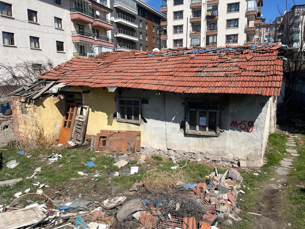 Güneşevler Mahallesi Malazgirt Caddesi Yıkım Tebligatı
