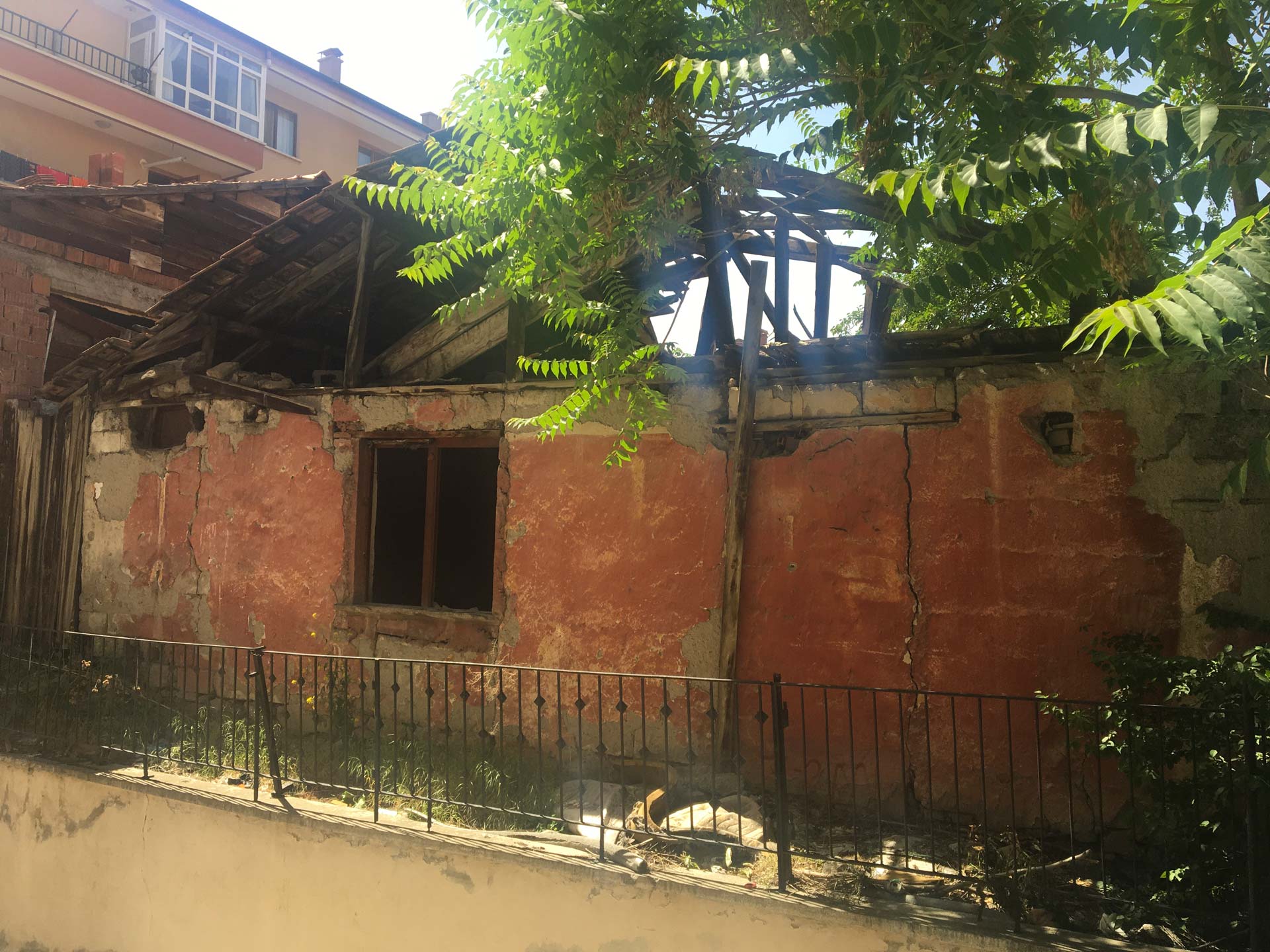 Güneşevler Mahallesi Celal Esat Arseven Caddesi Yıkım Tebligatı 3