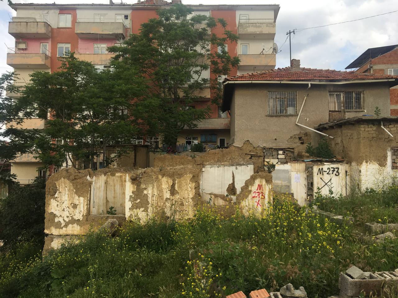 Gültepe Mahallesi Kartopu Sokak Yıkım Tebligatı