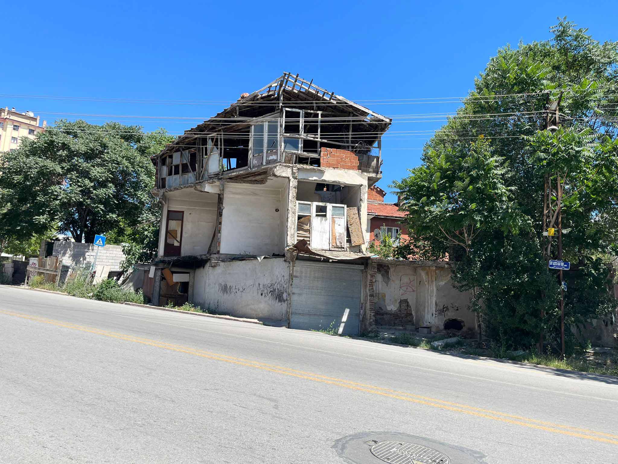 Ulubey Mahallesi 885 Cadde Yıkım Tebligatı