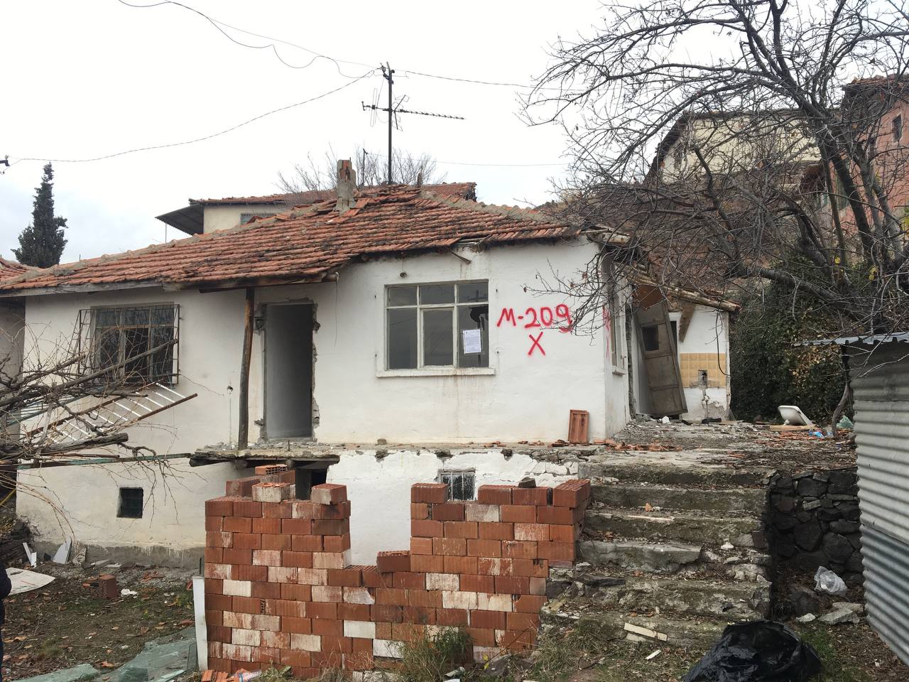 Solfasol Mahallesi 1400/7 Sokak Yıkım Tebligatı 11