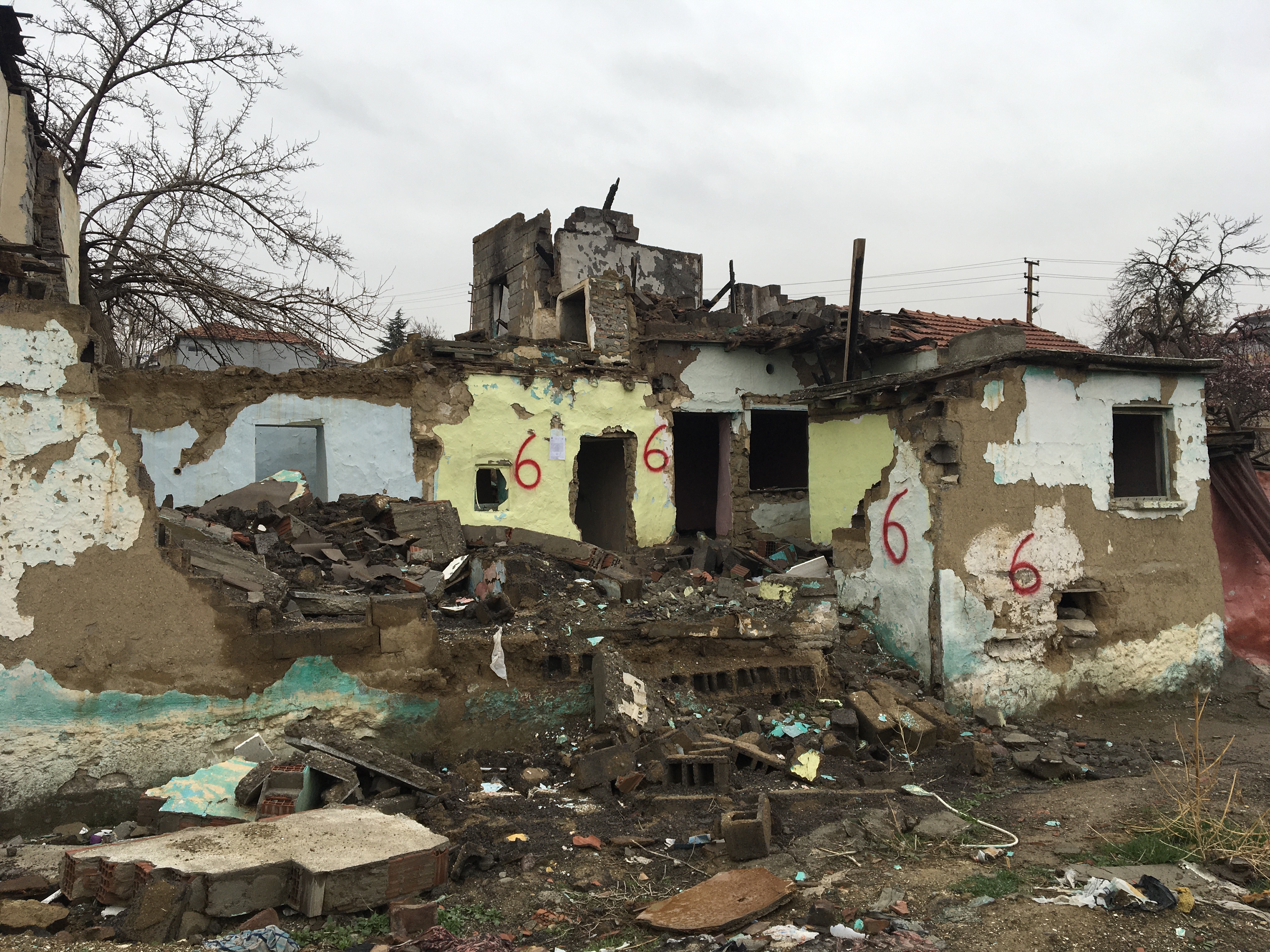 Gültepe Mahallesi Şile Sokak No:47 de bulunan yapı için tahliye ve yıkım tebligatı