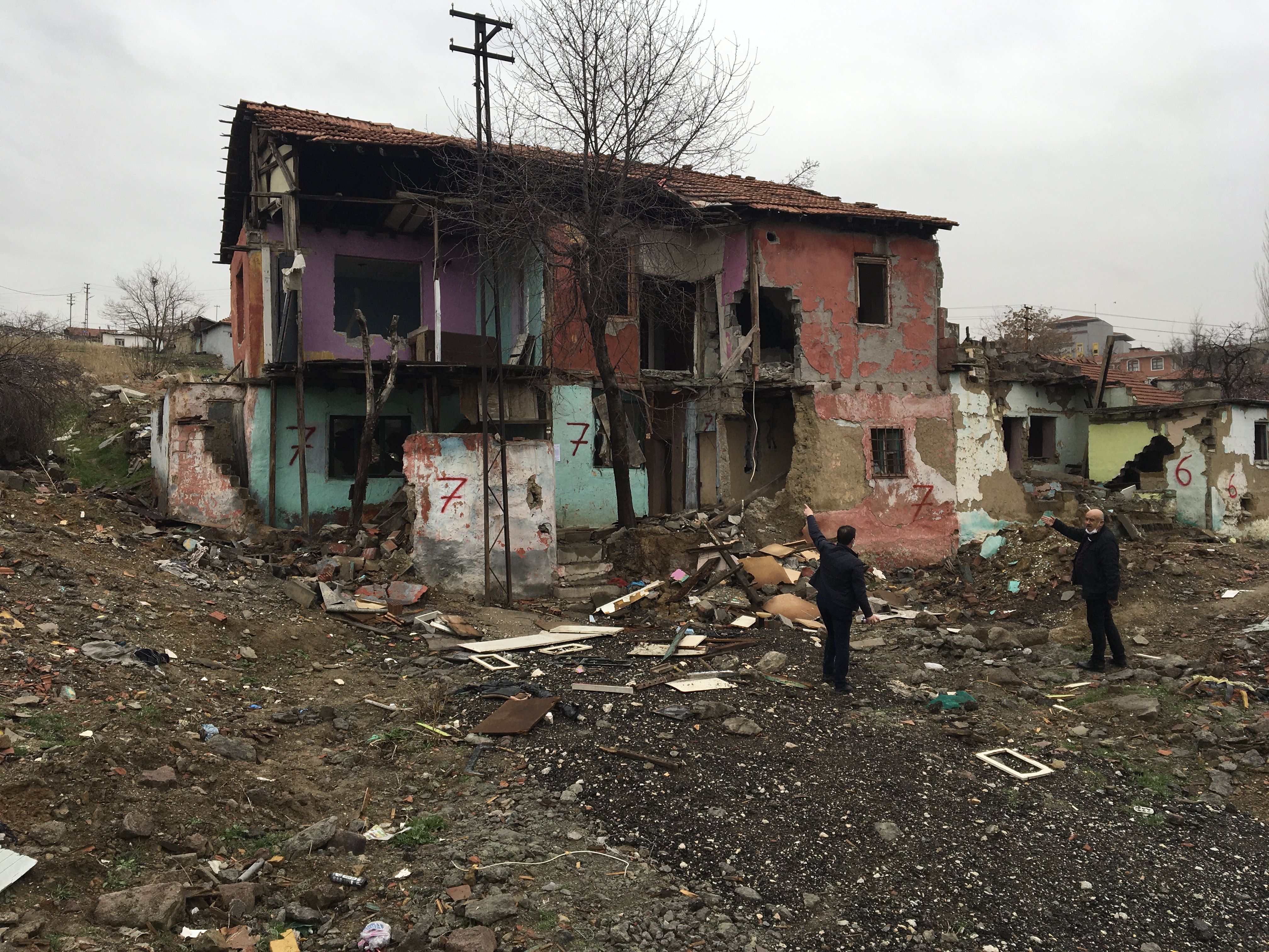 Gültepe Mahallesi Şile Sokak No:133 de bulunan yapı için tahliye ve yıkım tebligatı