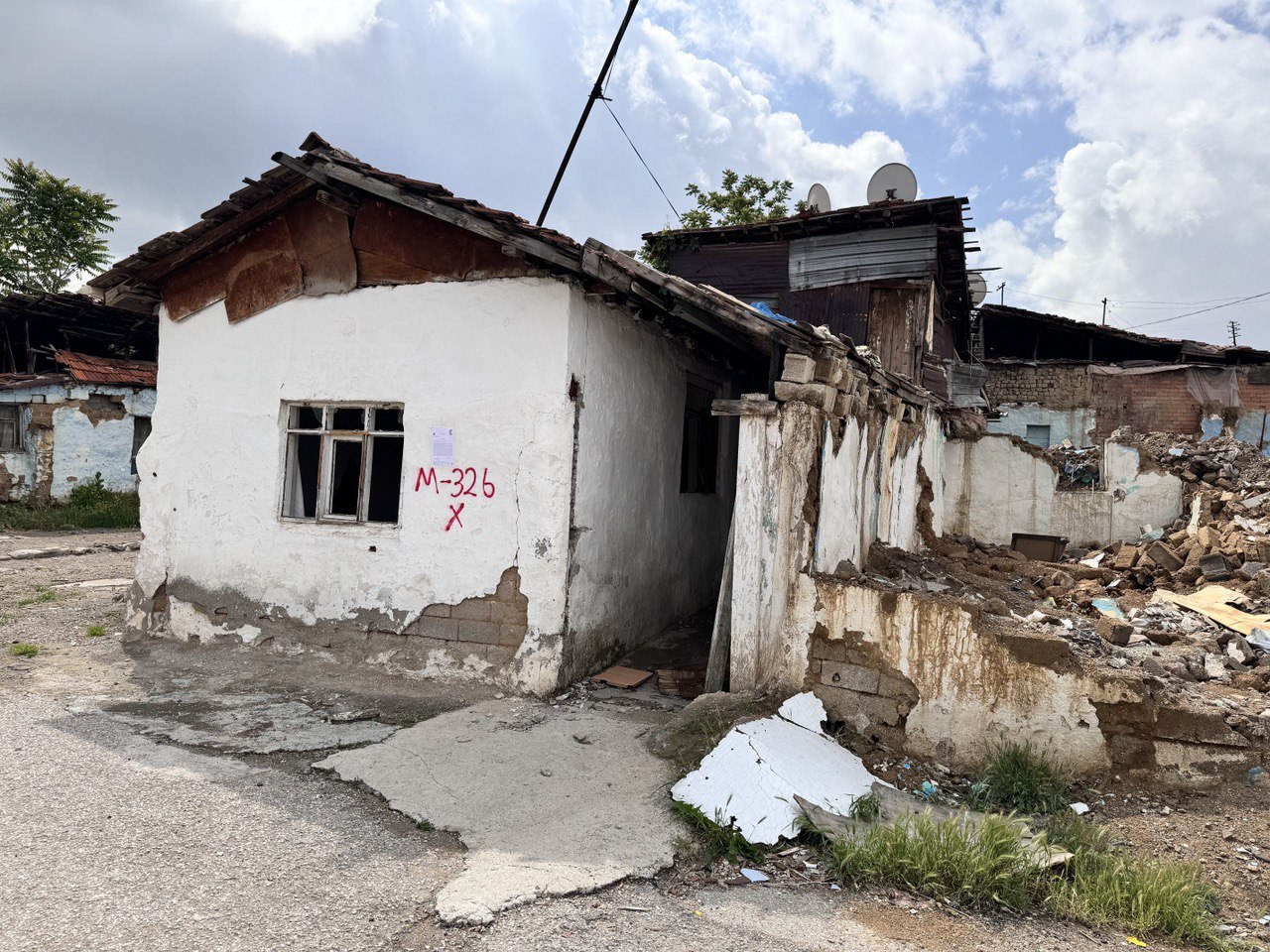 Gültepe Mahallesi Kiremitli Sokak No:10/A Yıkım Tebligatı