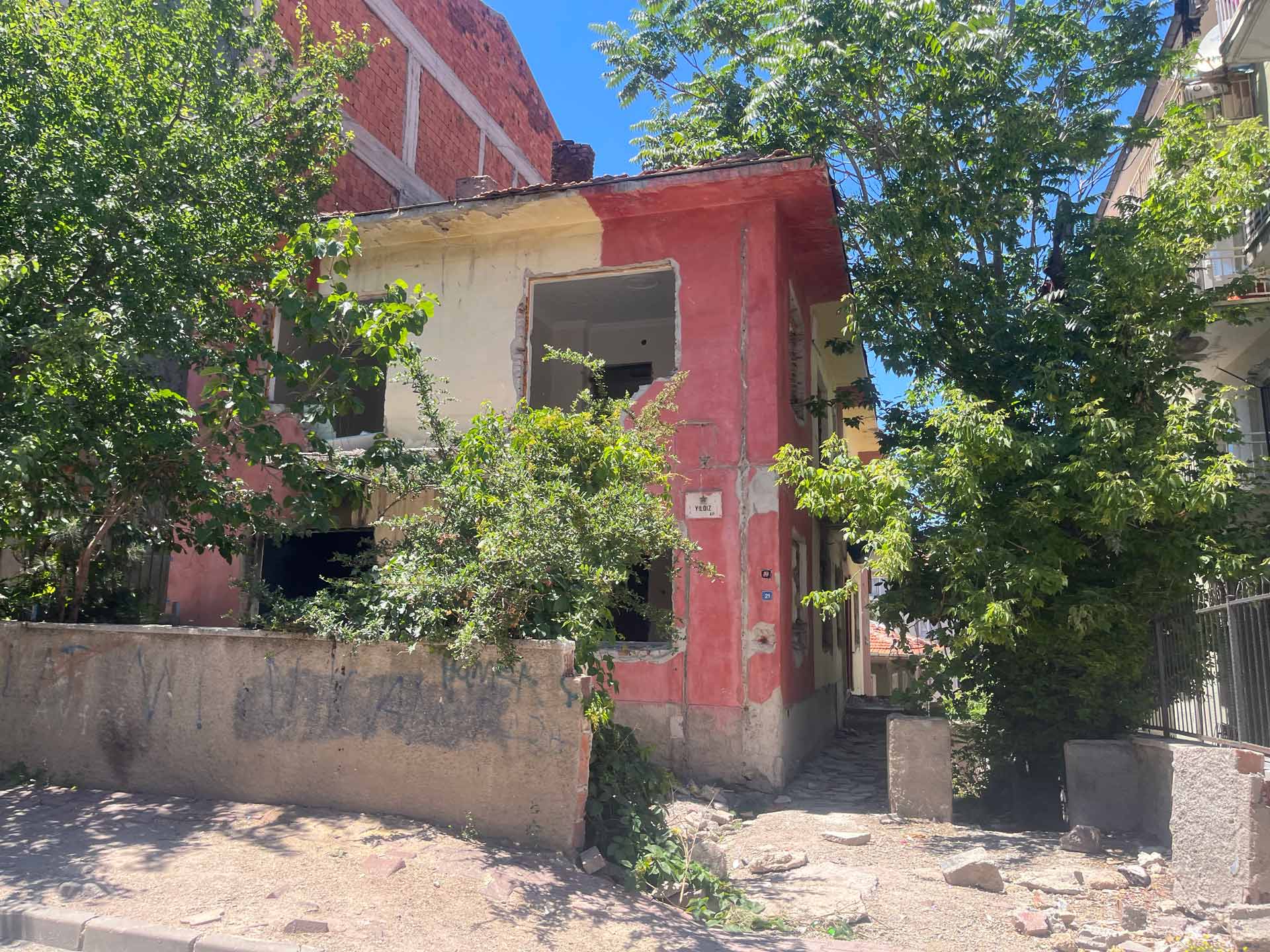 Örnek Mahallesi Kanatlı Sokak Yıkım Tebligatı