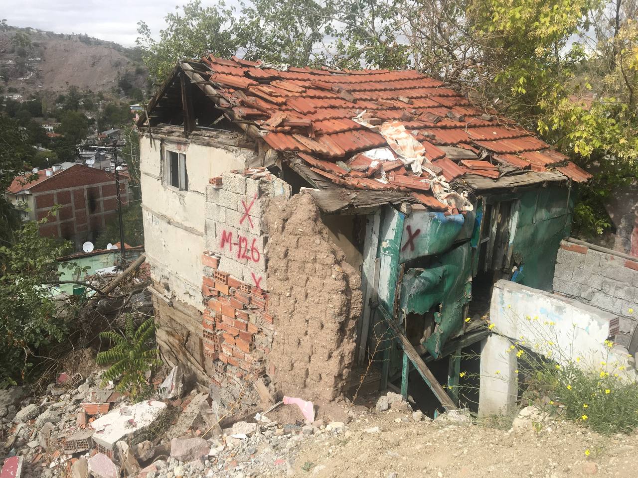 Hacettepe Mahallesi Yönü Sokak Yıkım Tebligatı 3