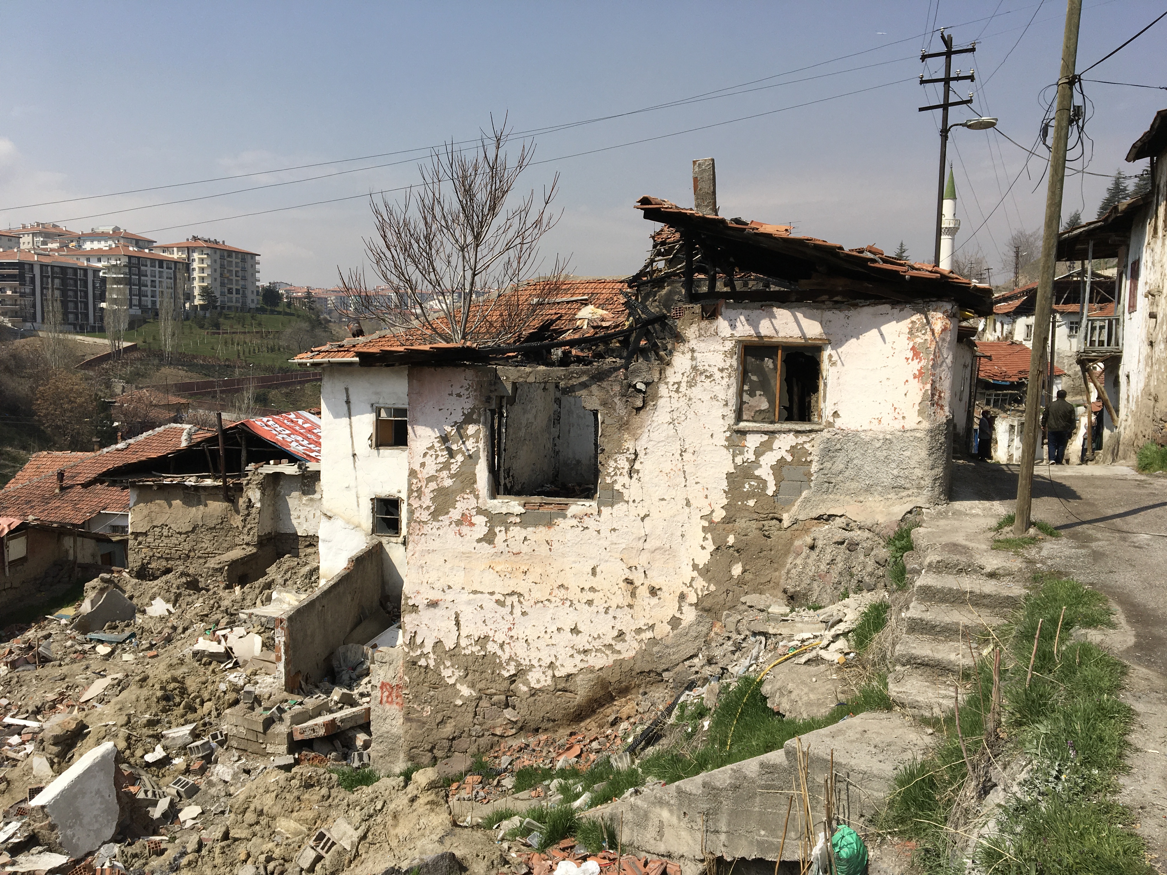 Solfasol Mahallesi 1399 6 Sokak No:13 adresinde bulunan yapı için tahliye yıkım tebligatı