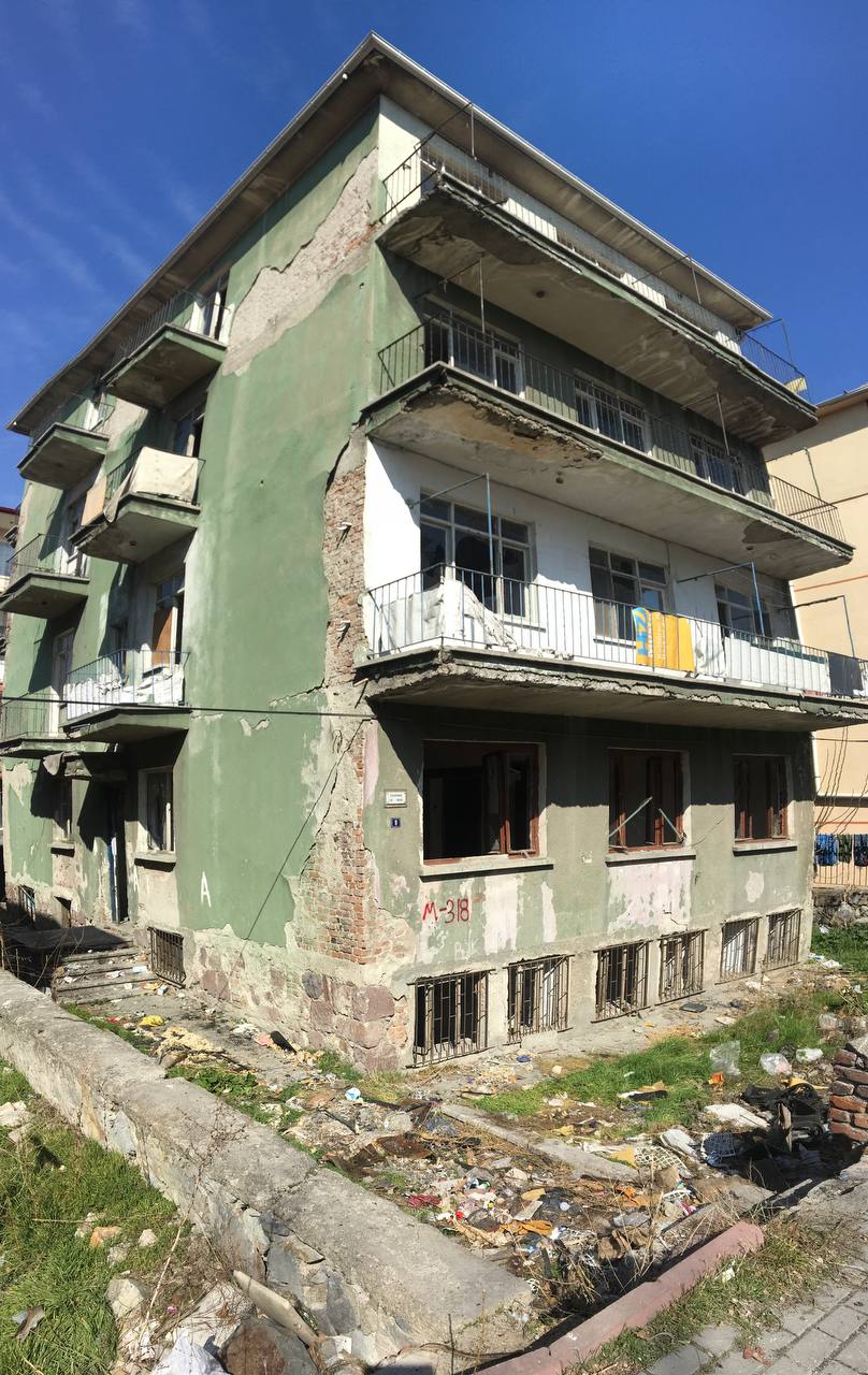 Zübeyde Hanım Mahallesi Setli Caddesi Yıkım Tebligatı