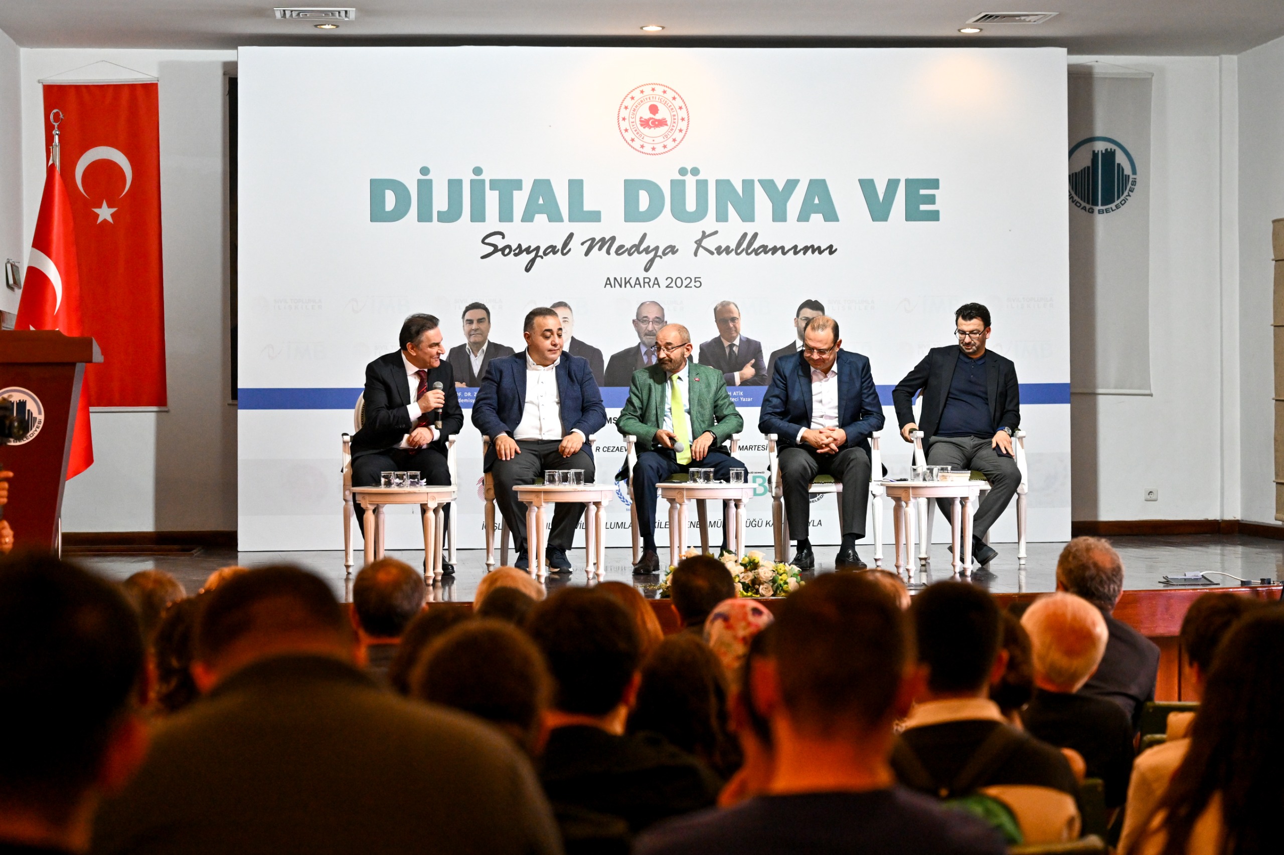 “DİJİTAL DÜNYA VE SOSYAL MEDYA KULLANIMI” ALTINDAĞ’DA KONUŞULDU