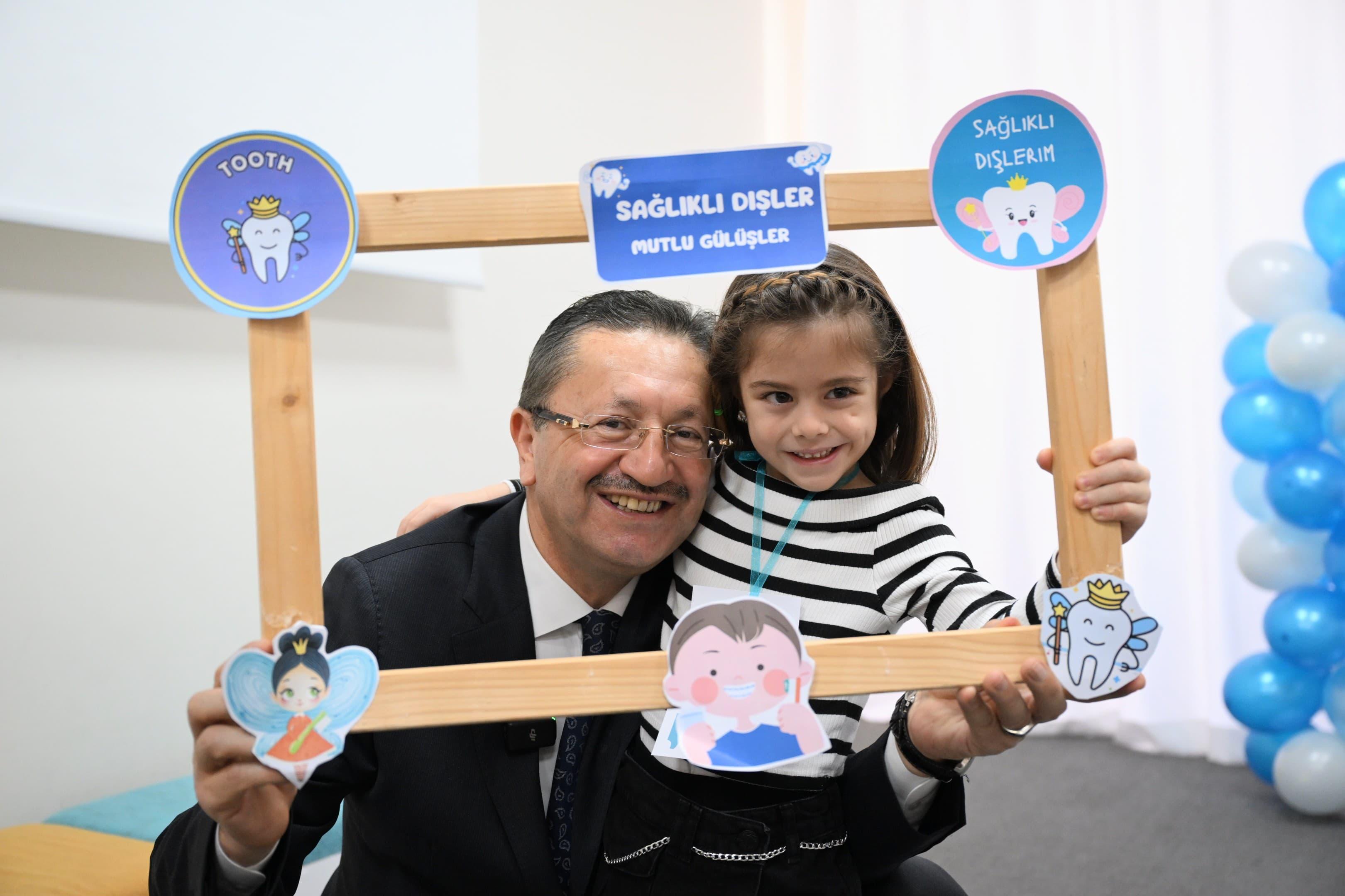 500 LITTLE STUDENTS WILL SMILE HEALTHY
