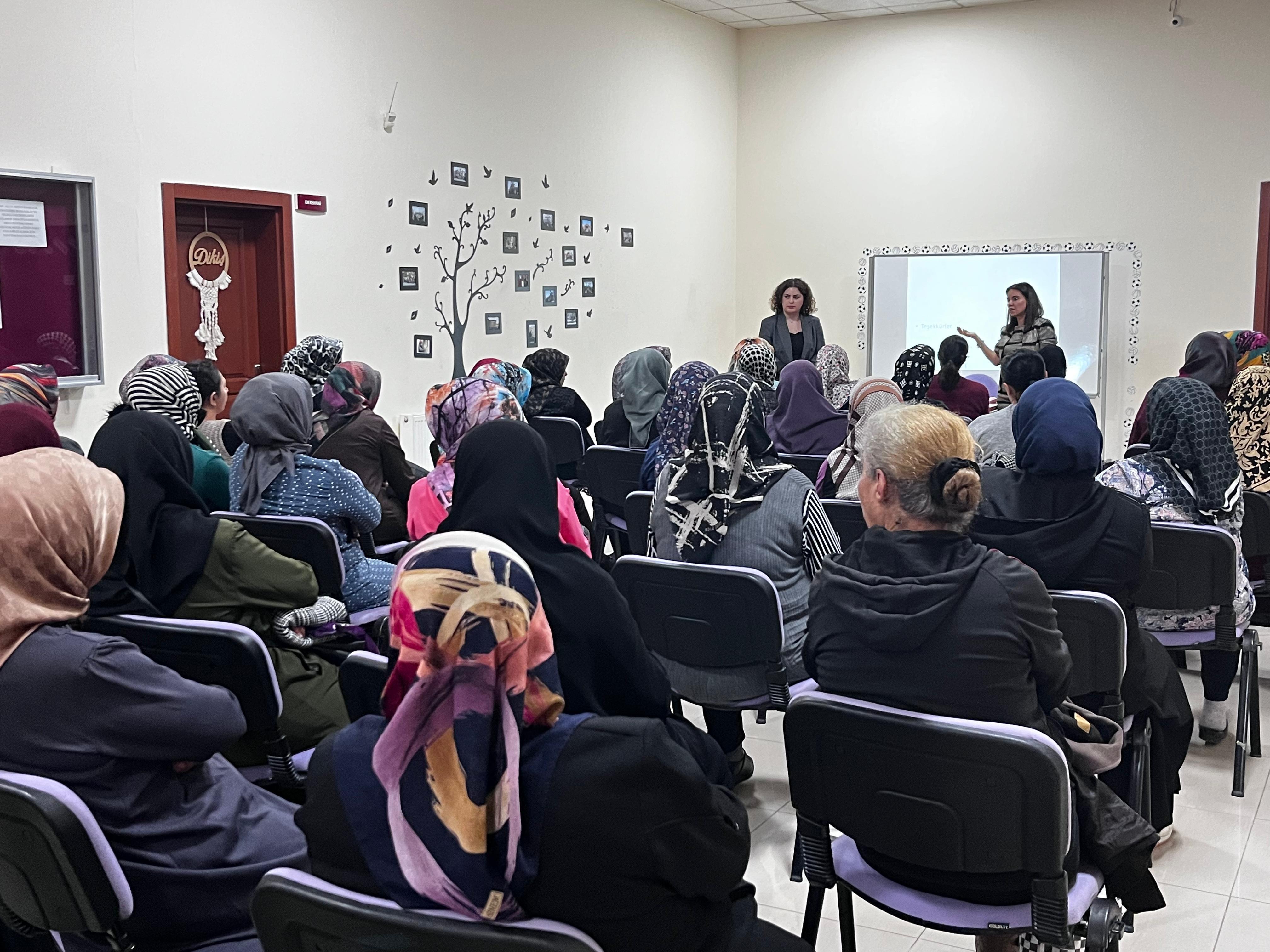 MOTHERS FROM ALTındaĞ MEET AT THE "CHILD DISEASES" SEMINAR