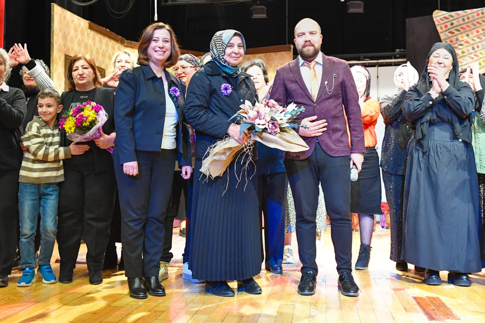 ALTINDAG WOMEN GOT STATE ON THE STAGE