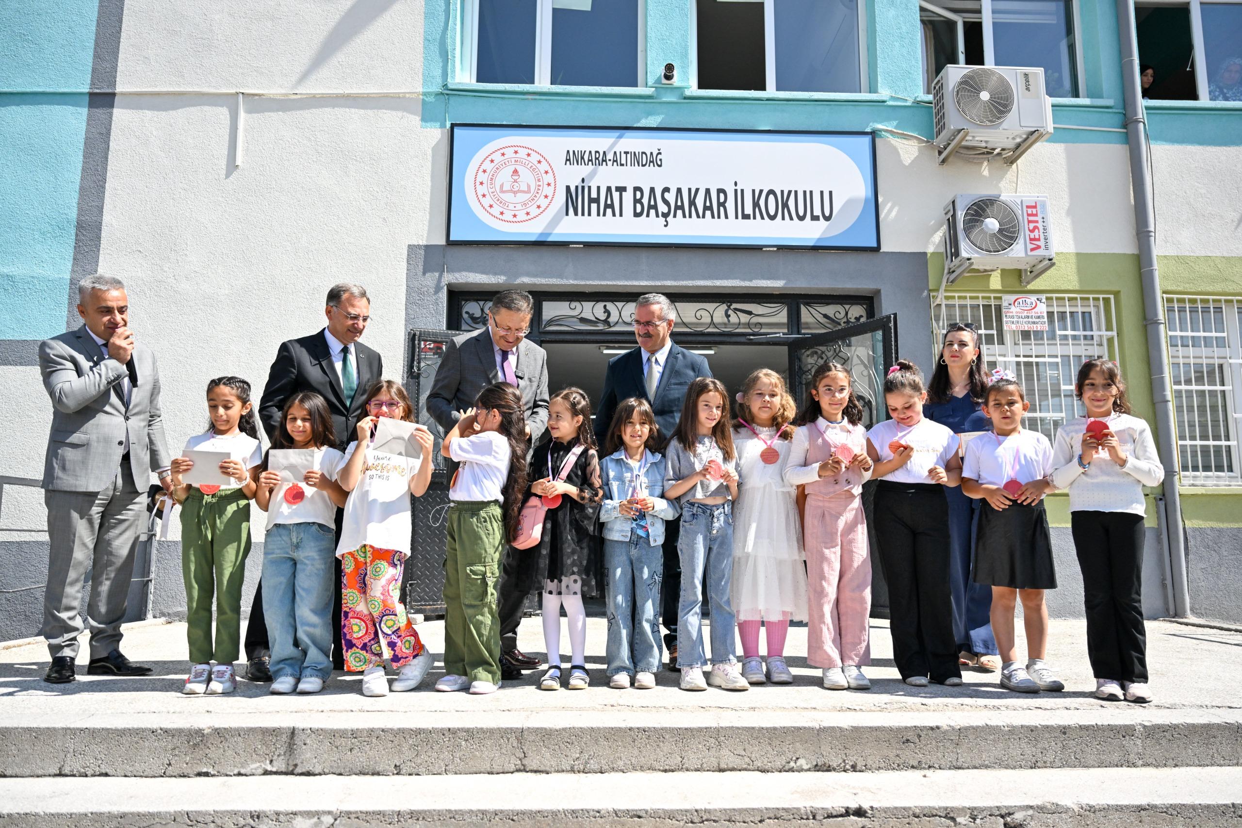 PRESIDENT TİYYAKİ SHARED THE JOY OF THE STUDENTS' REPORT CARD