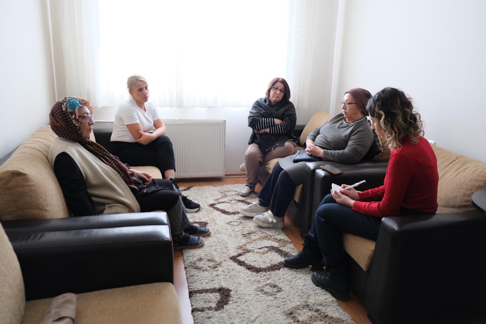 EARTHQUAKE FAMILIES HOLD ON TO LIFE IN ALTındaĞ