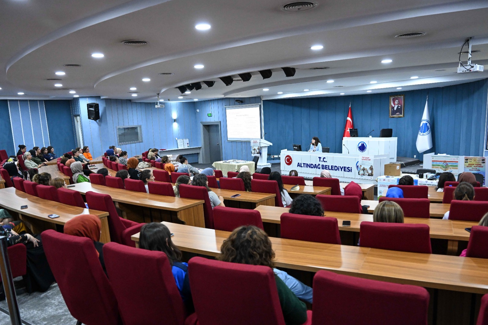 ALTındağ MUNICIPALITY STAFF MEET AT THE SEMINAR