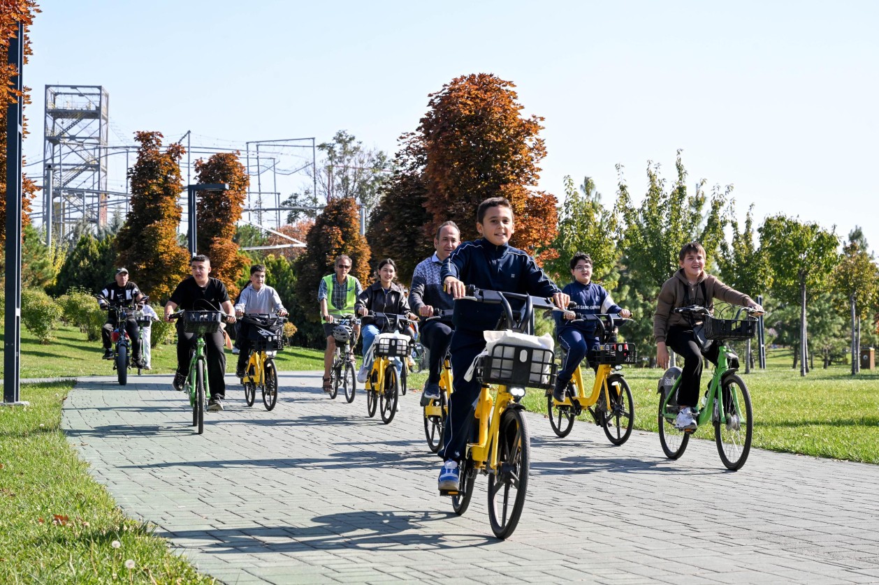 ALTINDAĞ’DA CUMHURİYET COŞKUSU PEDALLARA YANSIDI