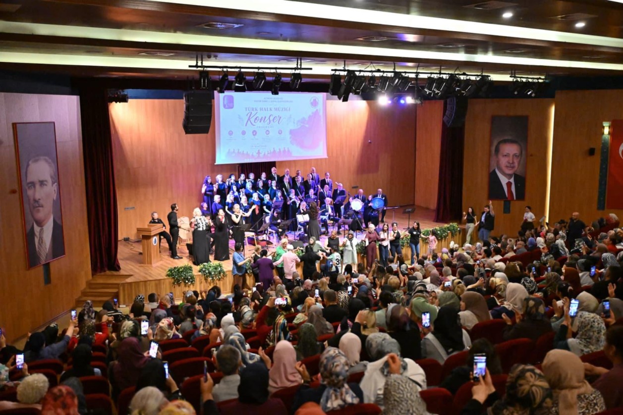 ALTINDAĞ'DA TÜRK HALK MÜZİĞİ RÜZGÂRI ESTİ