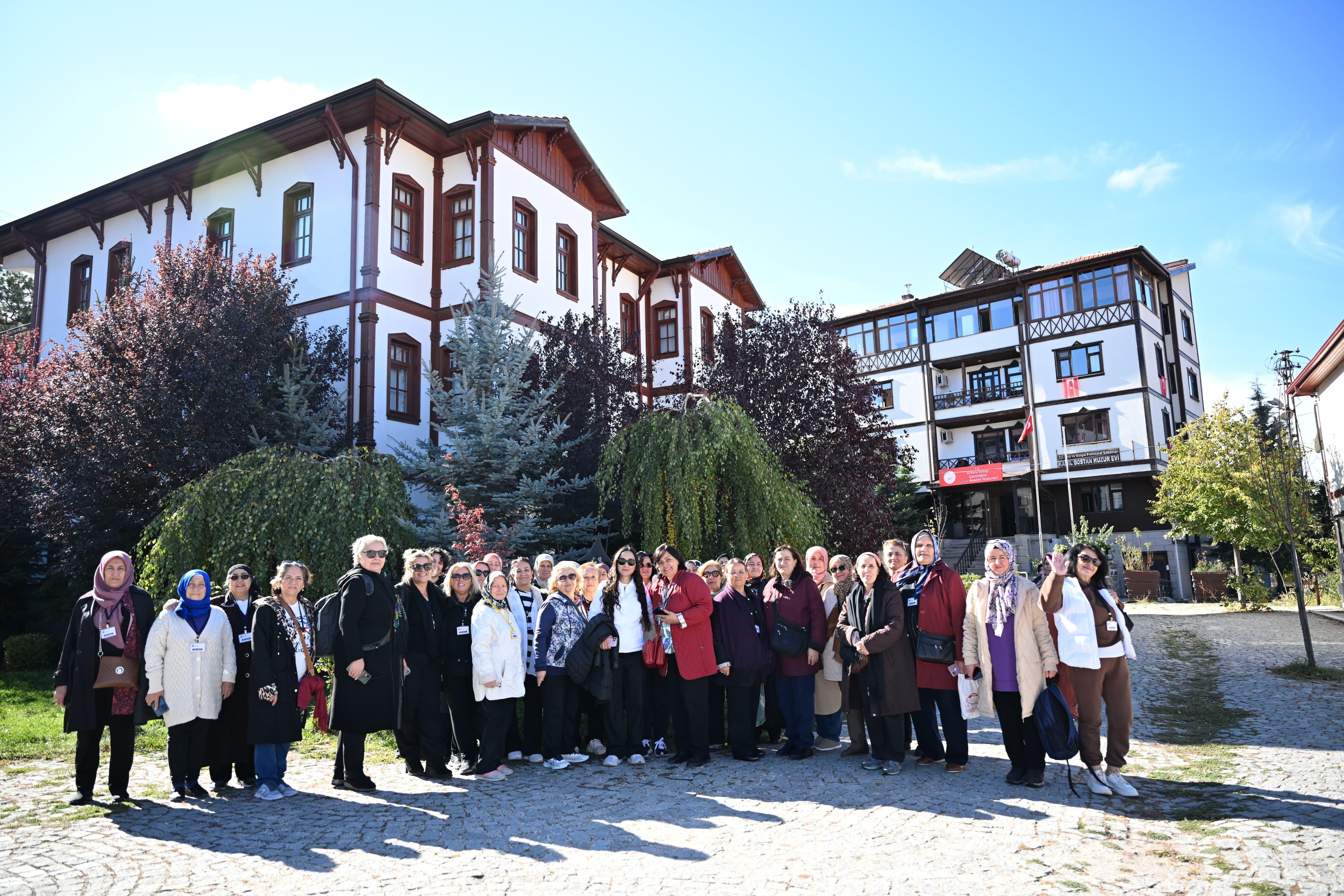 WOMEN FROM ALTINDAĞ IN ÇAMLIDERE
