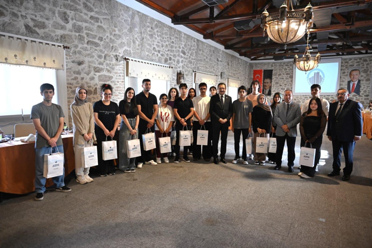 BAŞKAN TİRYAKİ ALTINDAĞ’IN ALTIN ÖĞRENCİLERİYLE BULUŞTU